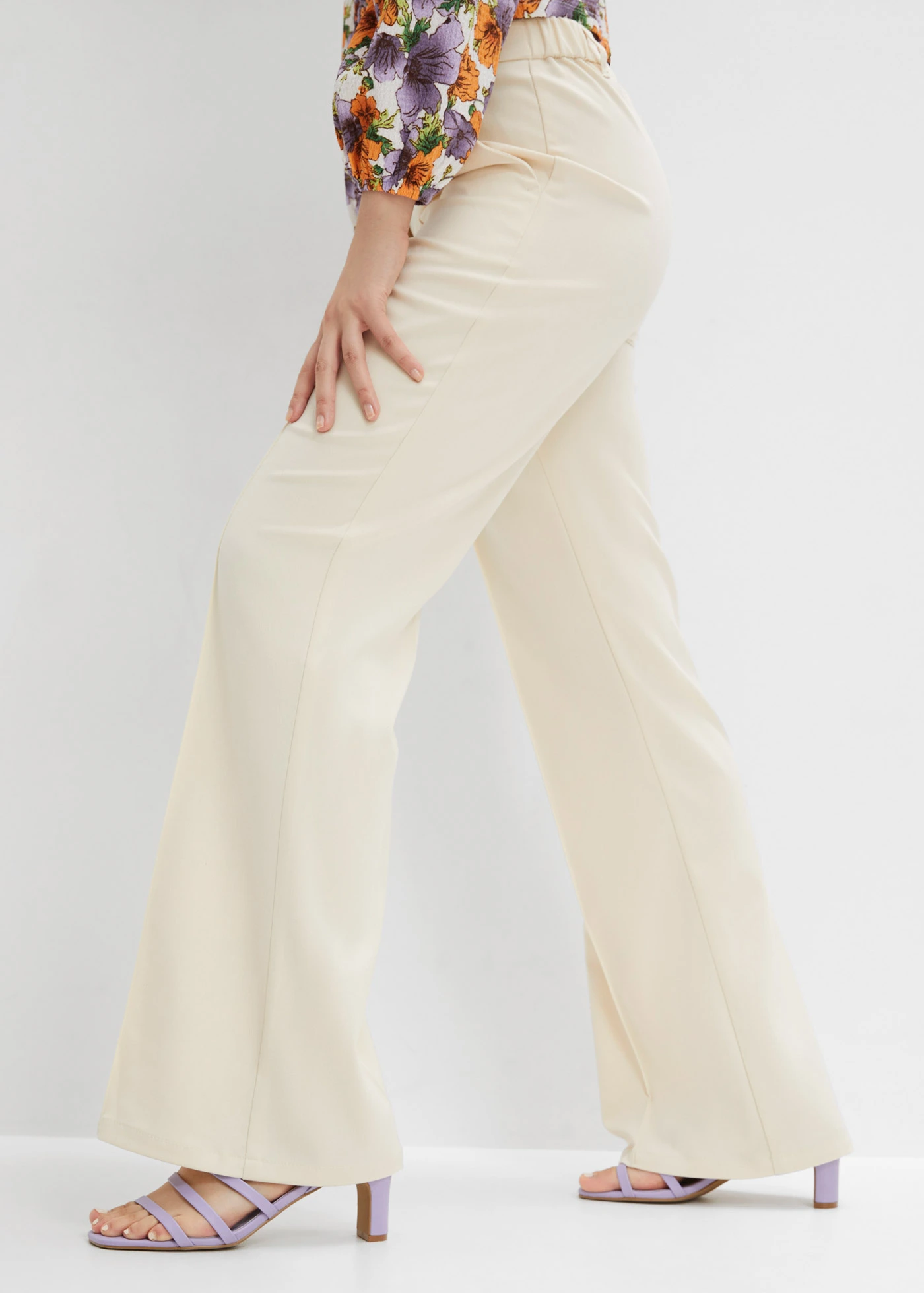 Pantalon de tailleur, jambe évasée • beige galet • Boutique bonprix