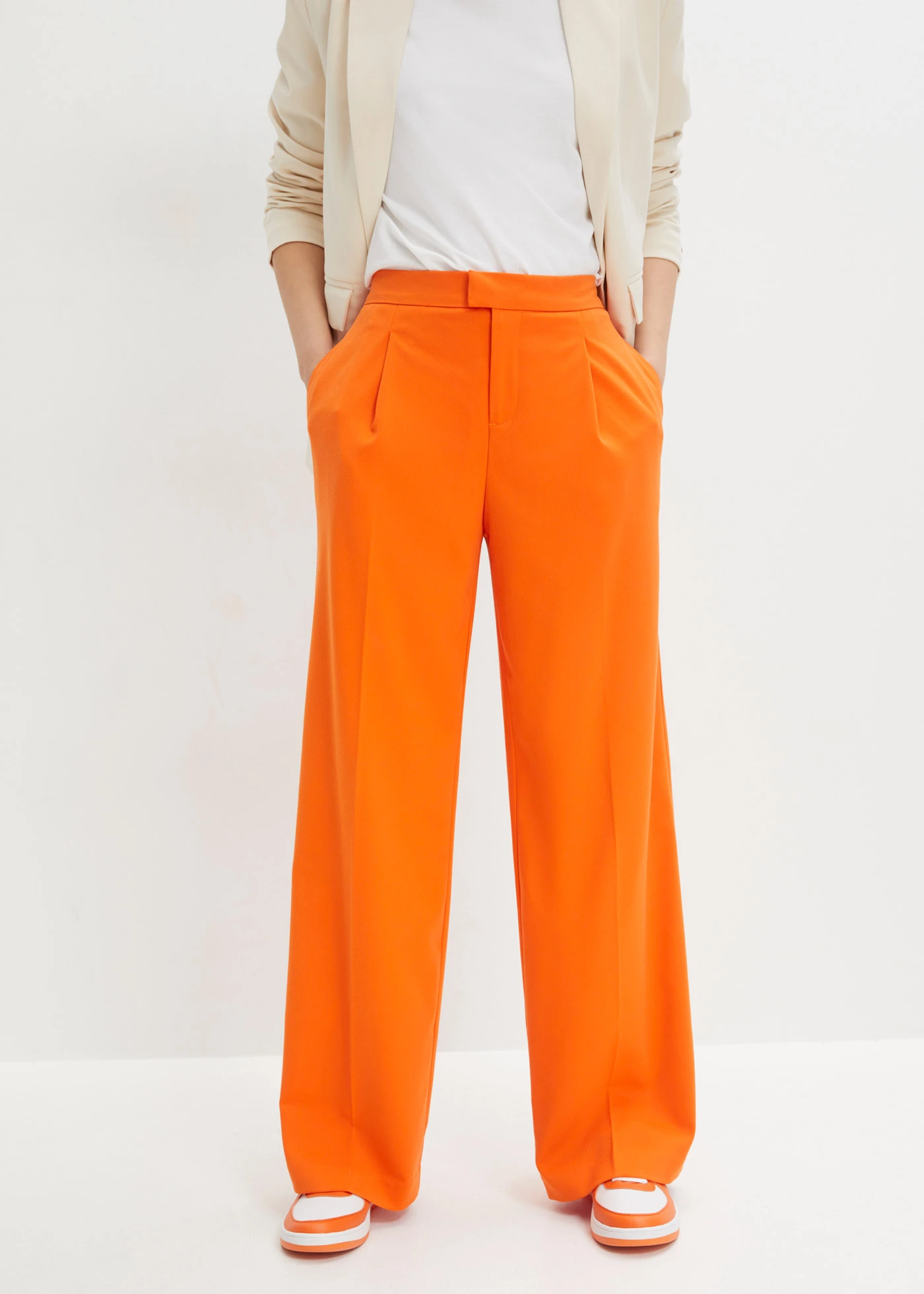 Pantalon large à pinces en polyester recyclé • orange chaud • Boutique bonprix