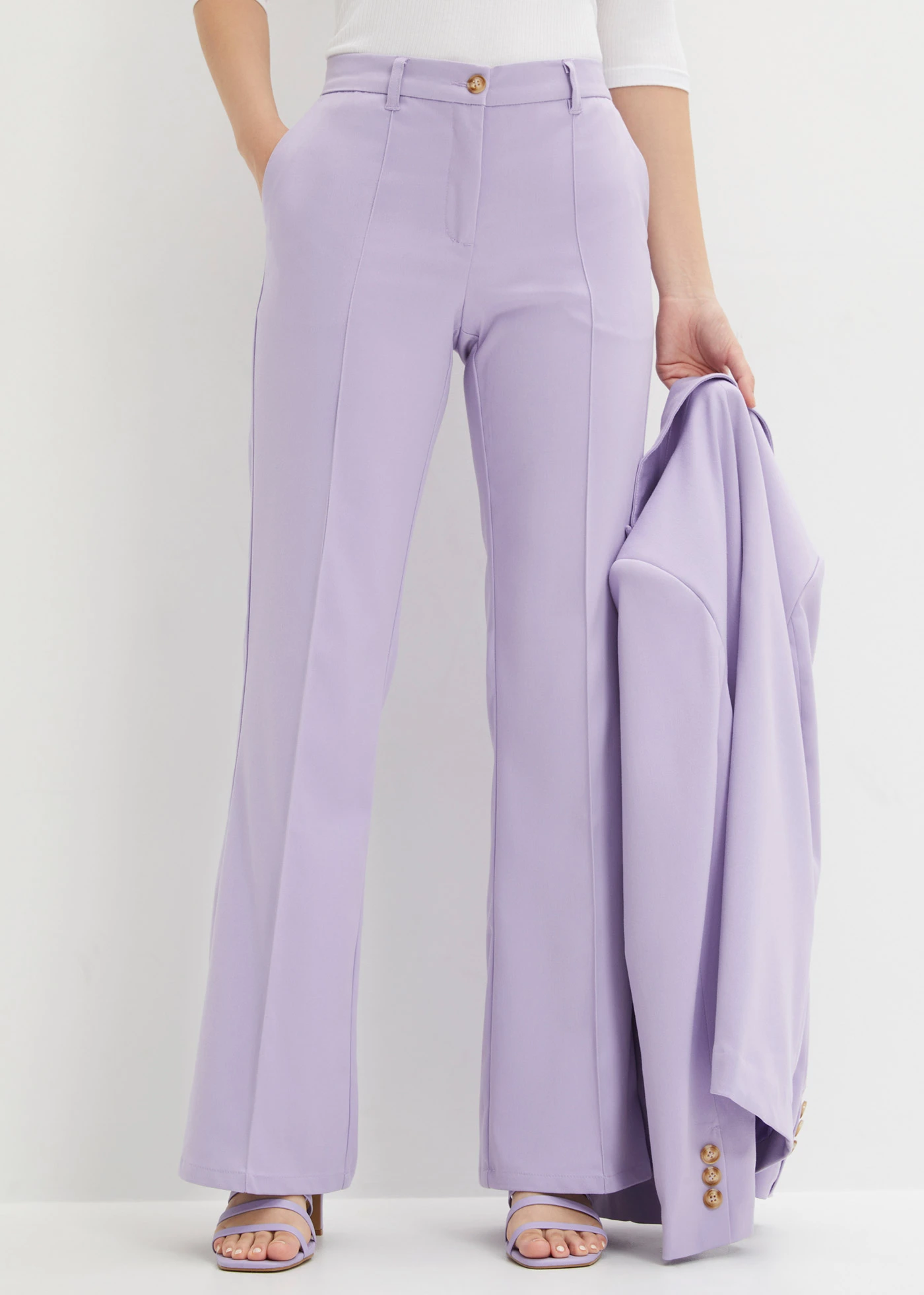 Pantalon de tailleur, jambe évasée • lavande • Boutique bonprix