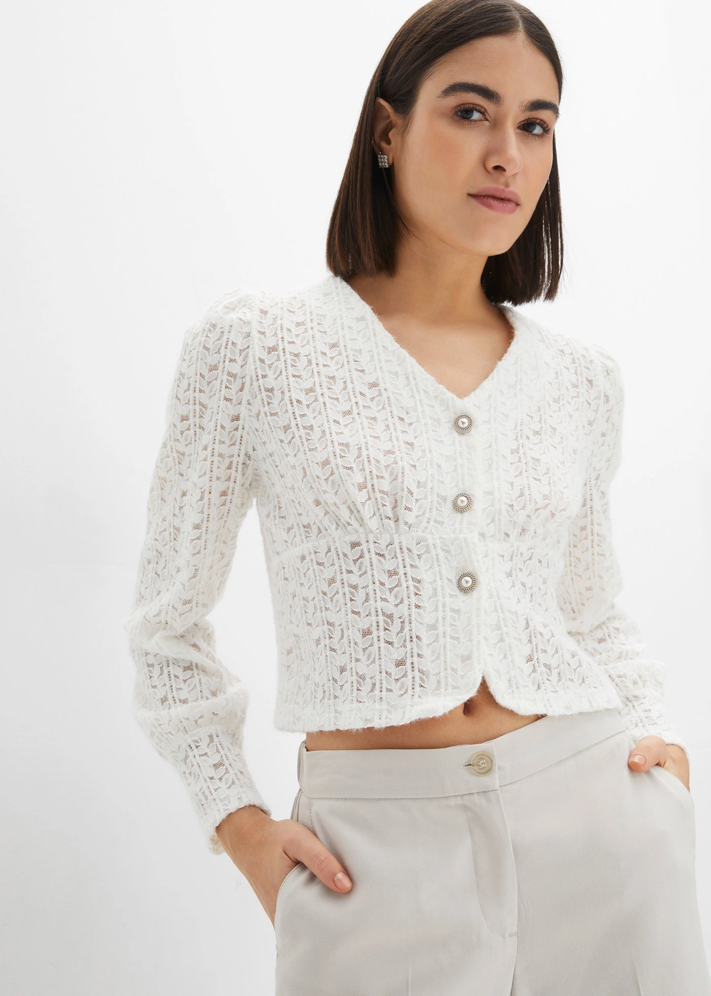 Sweter rozpinany z ozdobnymi guzikami • biel wełny • sklep bonprix