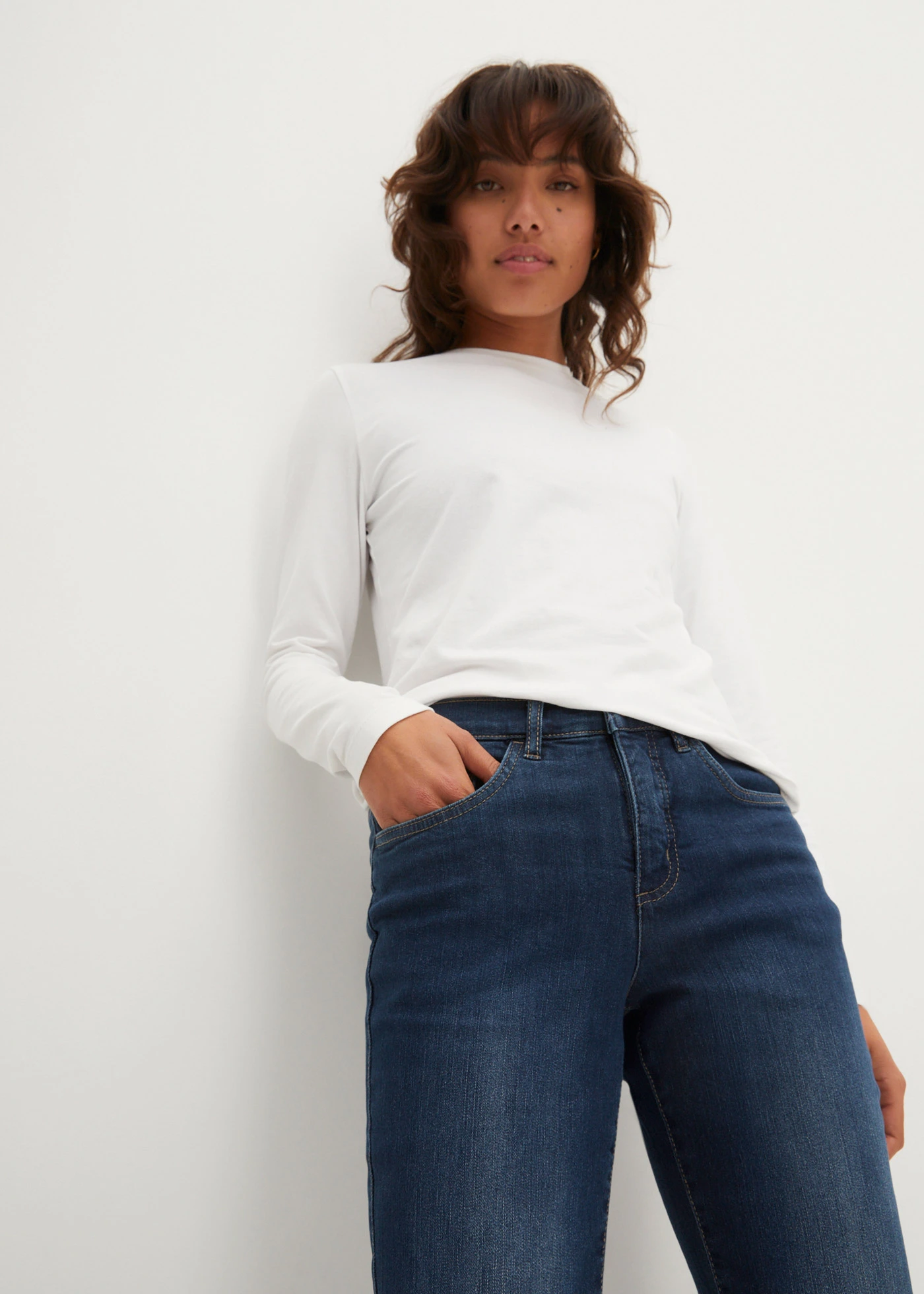 Jean droit taille mi-haute, extensible • bleu foncé denim used • Boutique bonprix