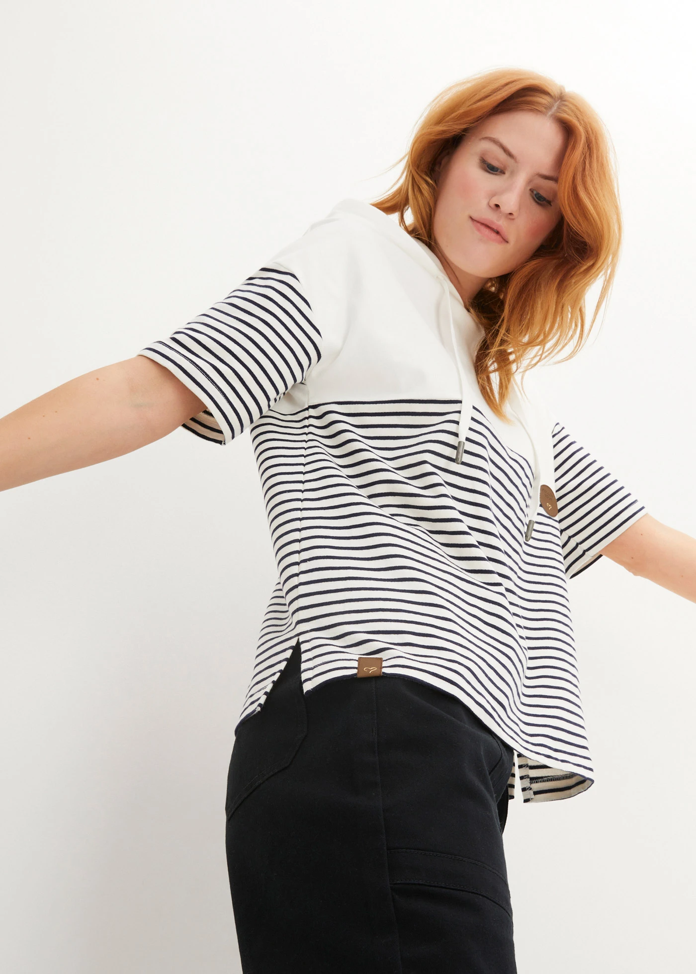 Hoodie met korte mouwen • wolwit-donkerblauw gestreept • bonprix online shop