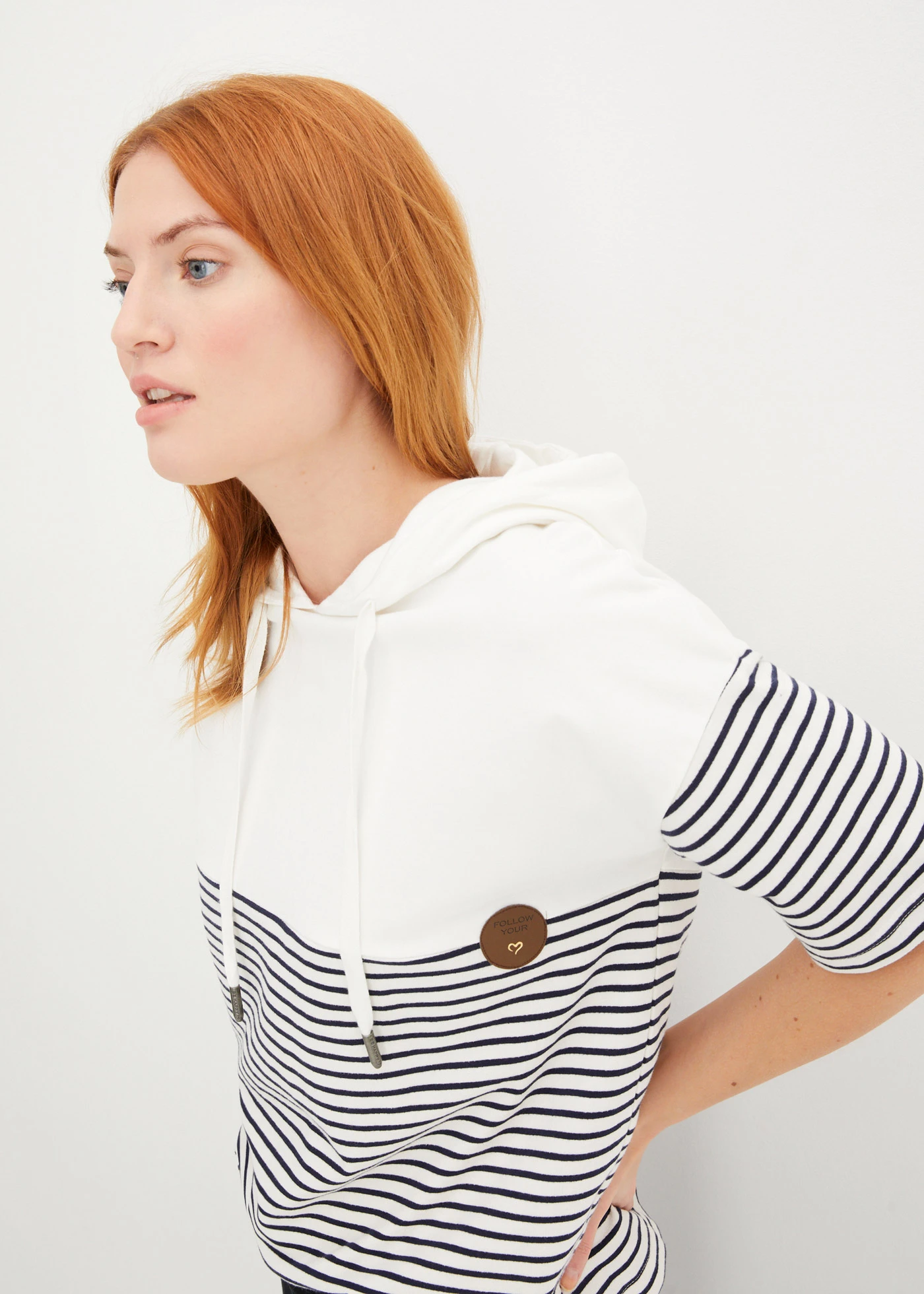 Hanorac • ecru/bleumarin dungat • magazin bonprix