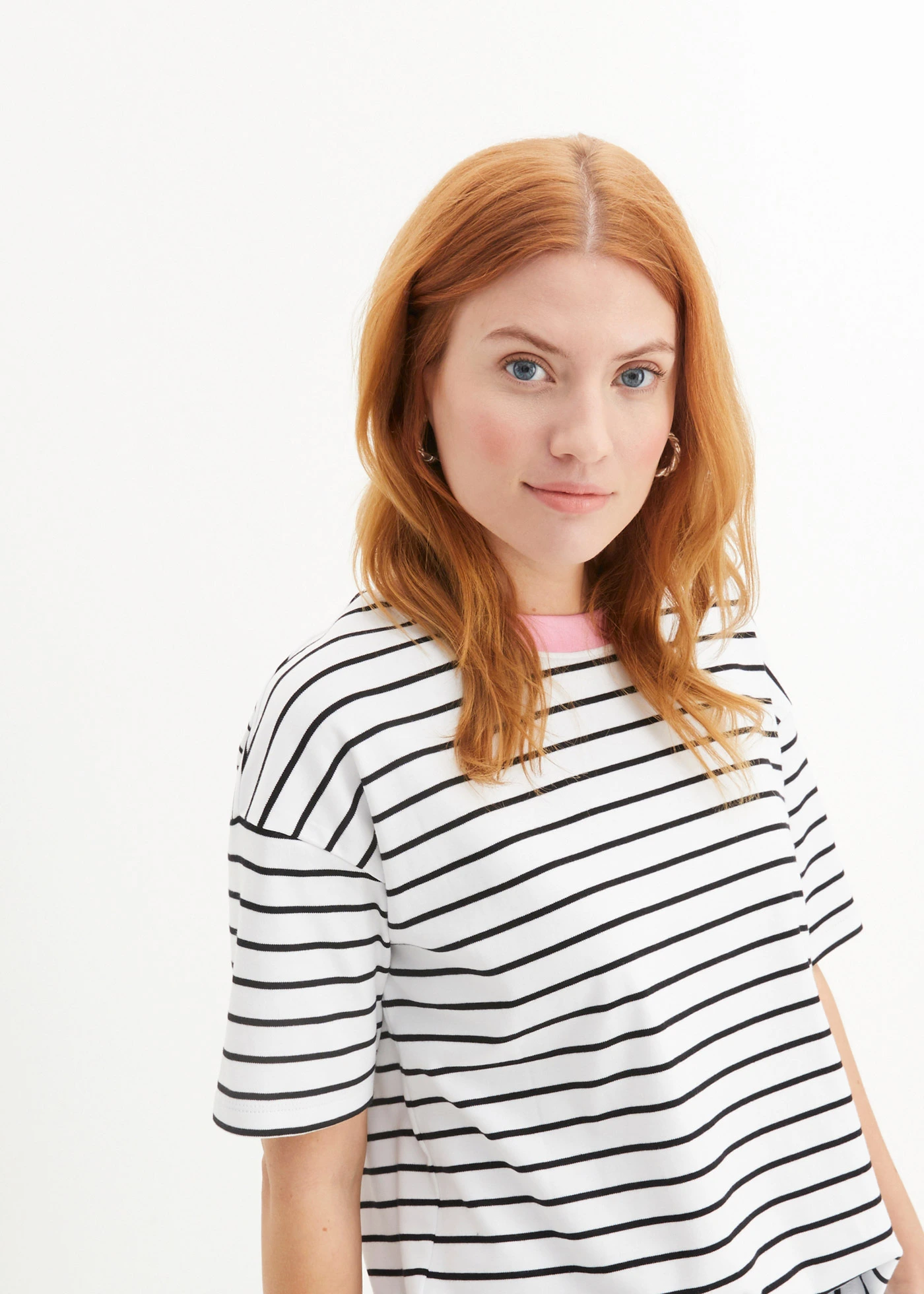 T-shirt oversize 100% coton • blanc/noir/rose rayé • Boutique bonprix