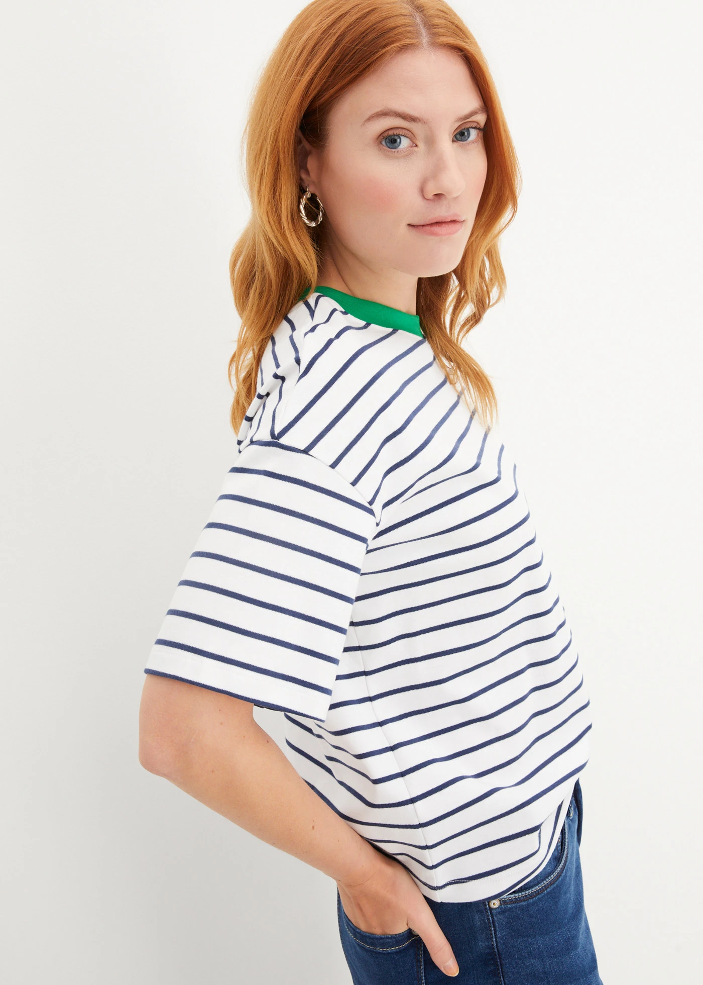 T-shirt oversize 100% coton • blanc/bleu profond/vert gazon rayé • Boutique bonprix