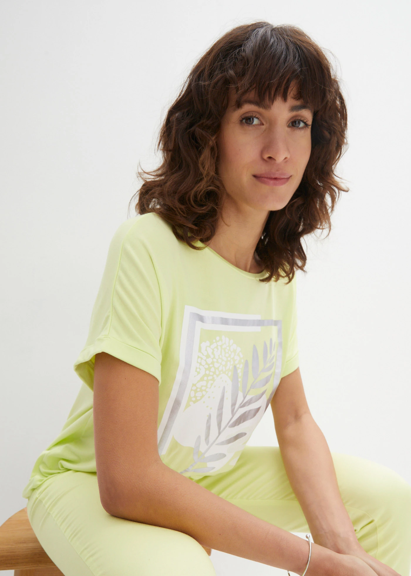 Shirt z nadrukiem • jasna limonka-srebrny-biały w kwiaty • bonprix obchod