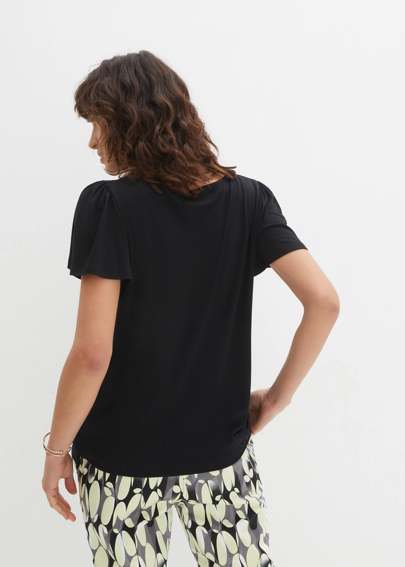 Koszulka z plisą guzikową • czarny • sklep bonprix