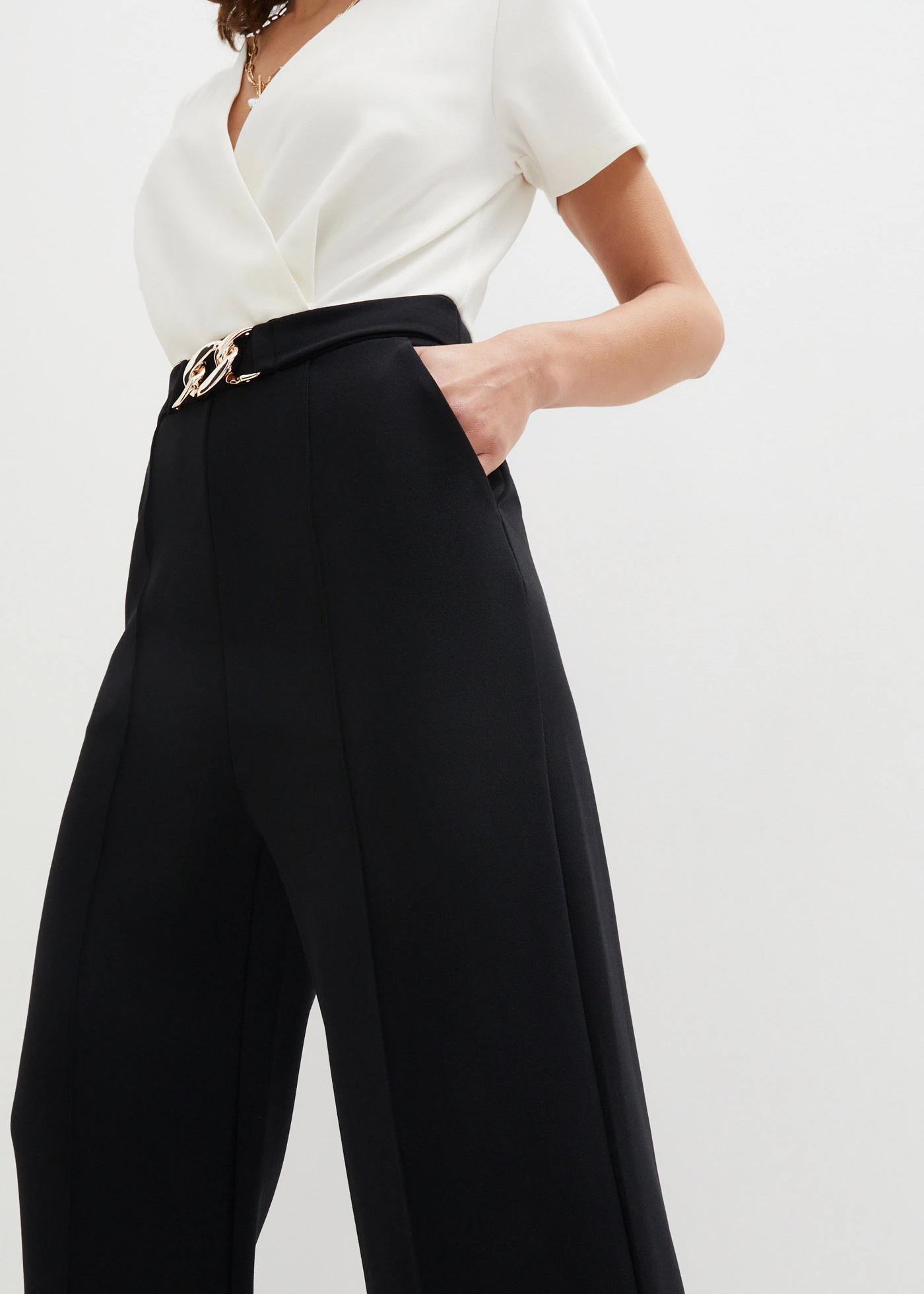 Overal s ozdobnou sponou • černá + přírodní bílá • bonprix obchod