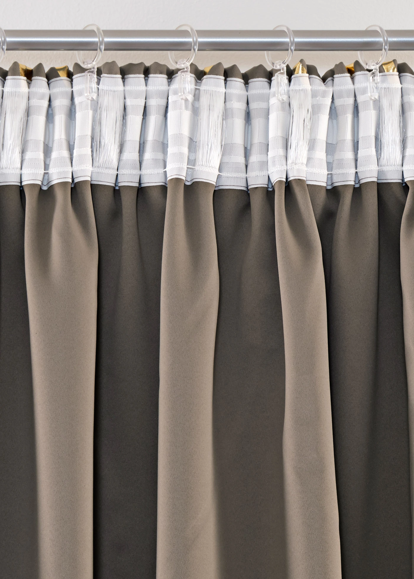 Draperie opacă suprafața lucios (1 buc.) • gri-bej/auriu • magazin bonprix