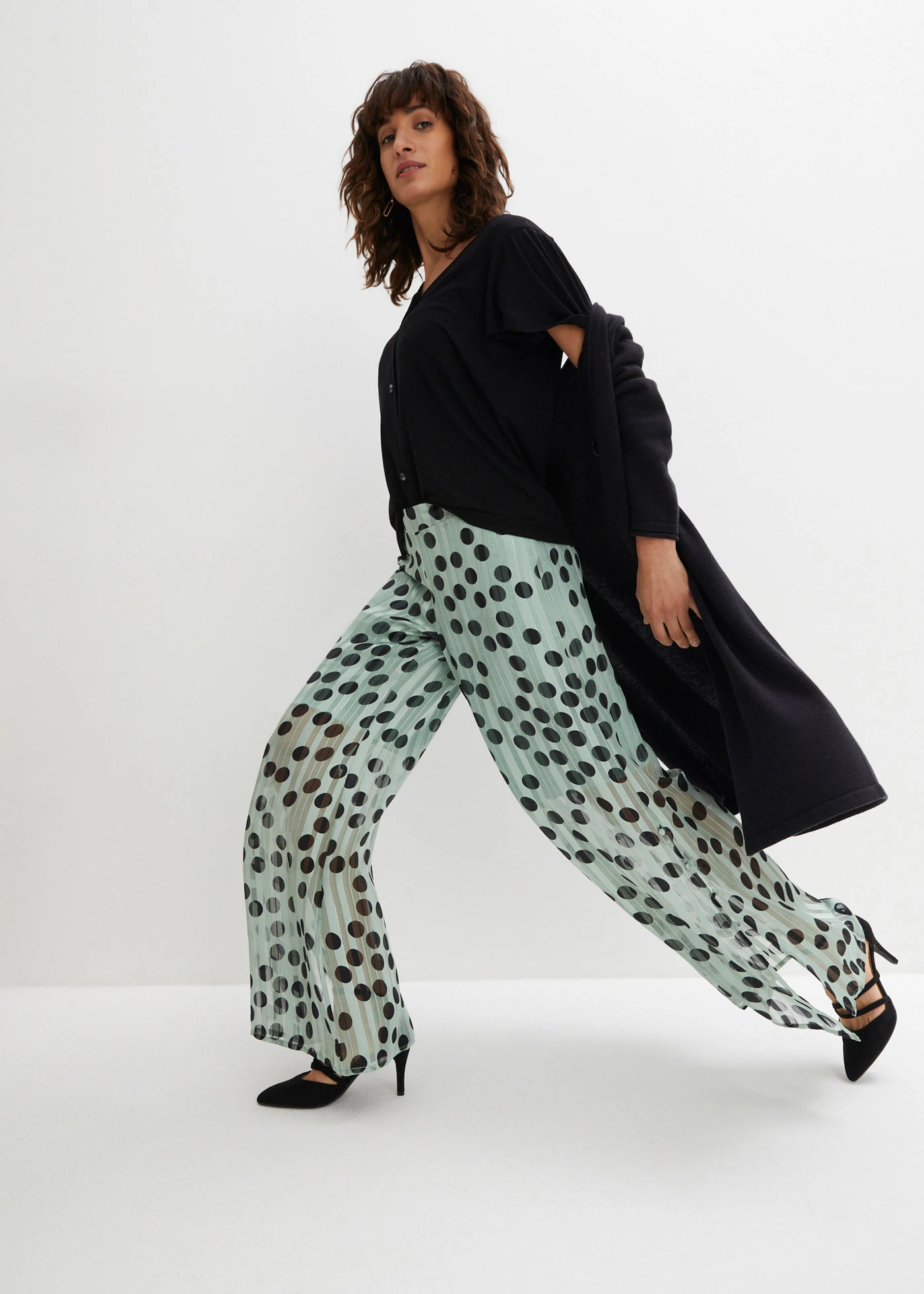 Koszulka z plisą guzikową • czarny • sklep bonprix