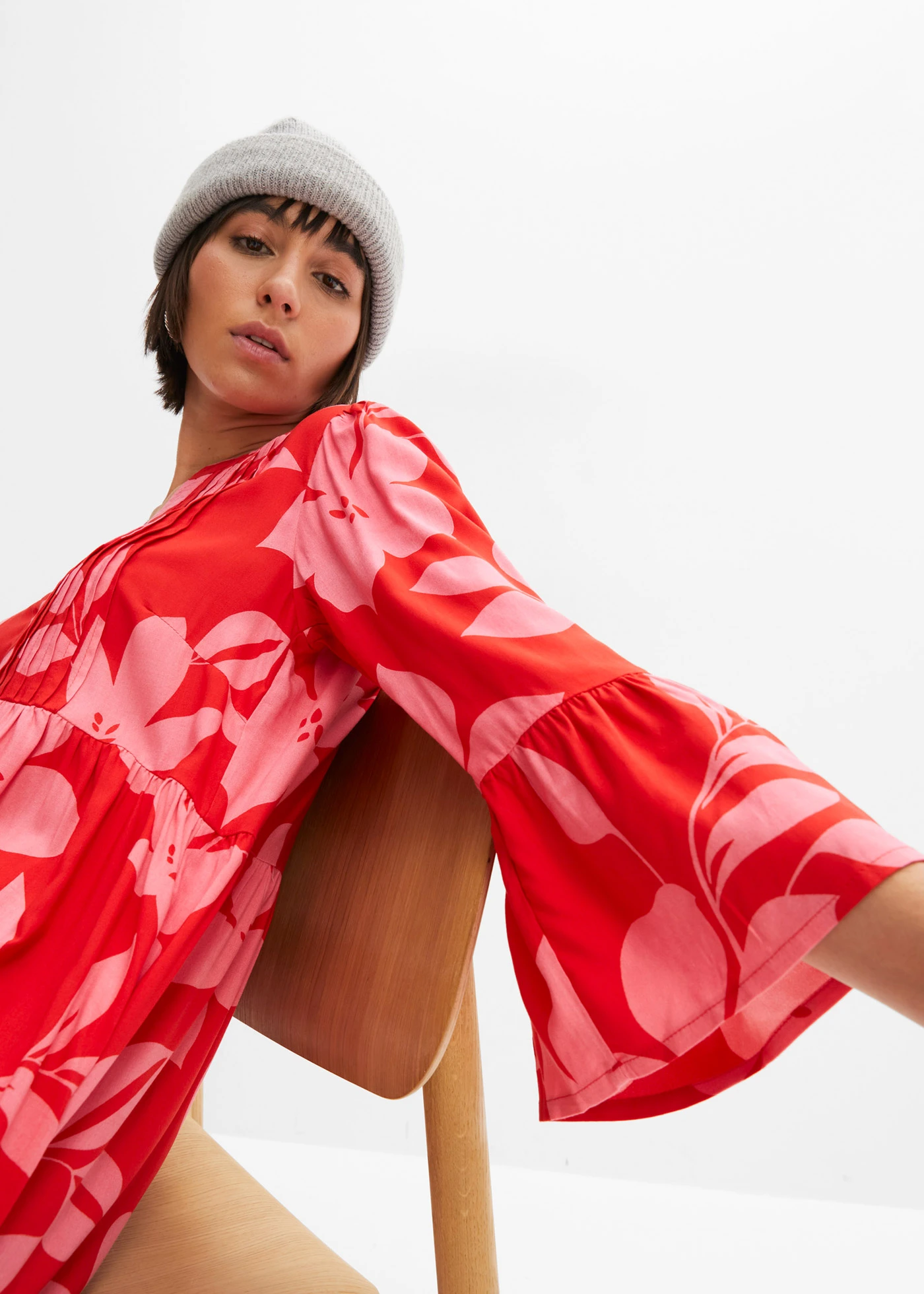 Maxi šaty ze splývavé viskózy • jahodová-lotosová pink s květy • bonprix obchod