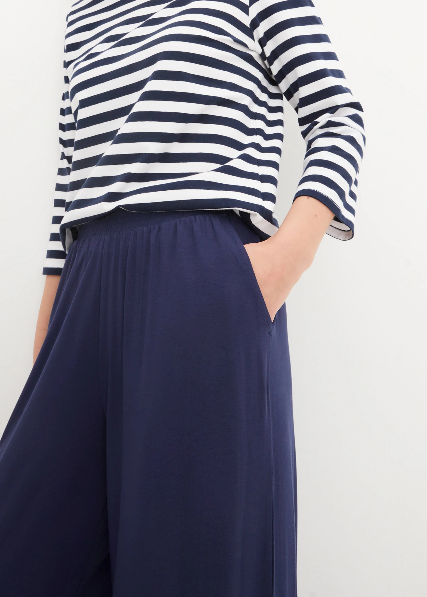 Pantalon fluide en jersey viscose, longueur 7/8 • bleu foncé • Boutique bonprix