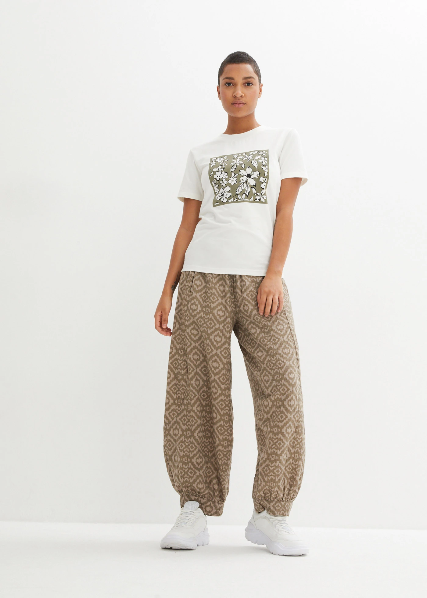 Pantalon sarouel 100% coton • olive clair/grès graphique • Boutique bonprix