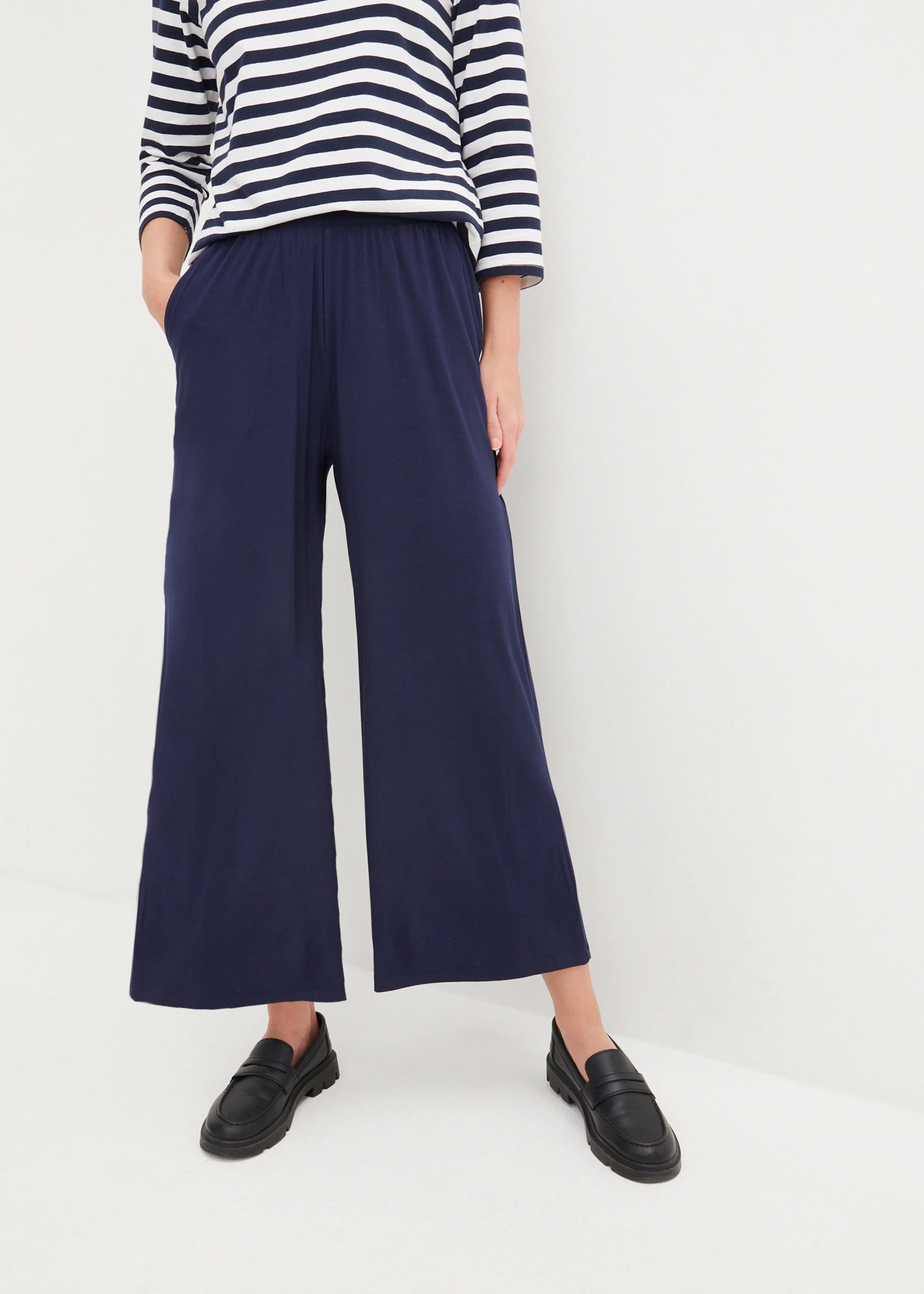 Pantalon fluide en jersey viscose, longueur 7/8 • bleu foncé • Boutique bonprix
