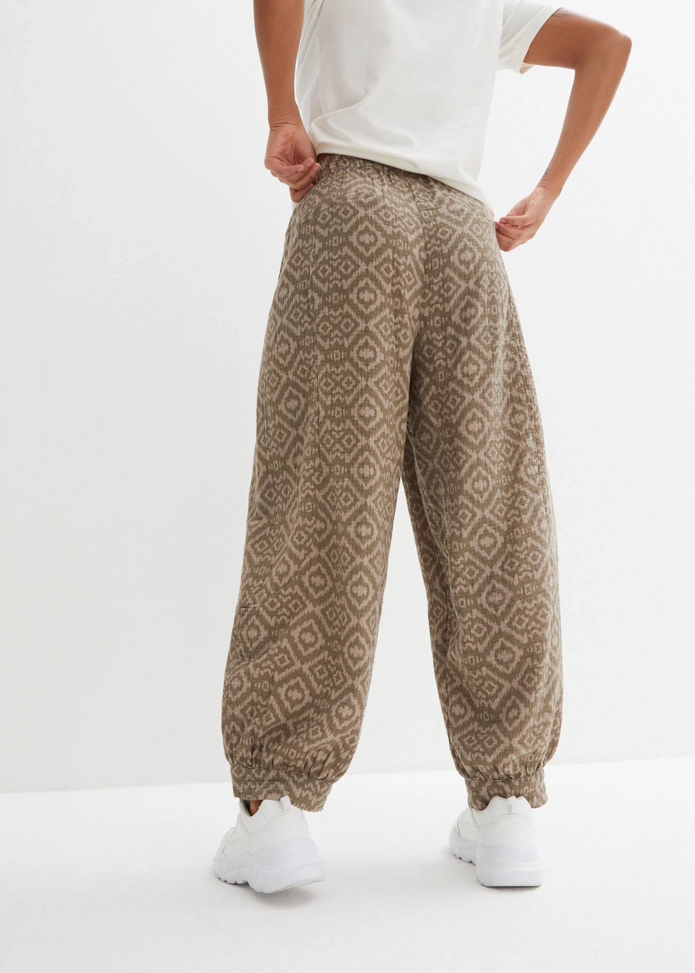 Pantalon sarouel 100% coton • olive clair/grès graphique • Boutique bonprix