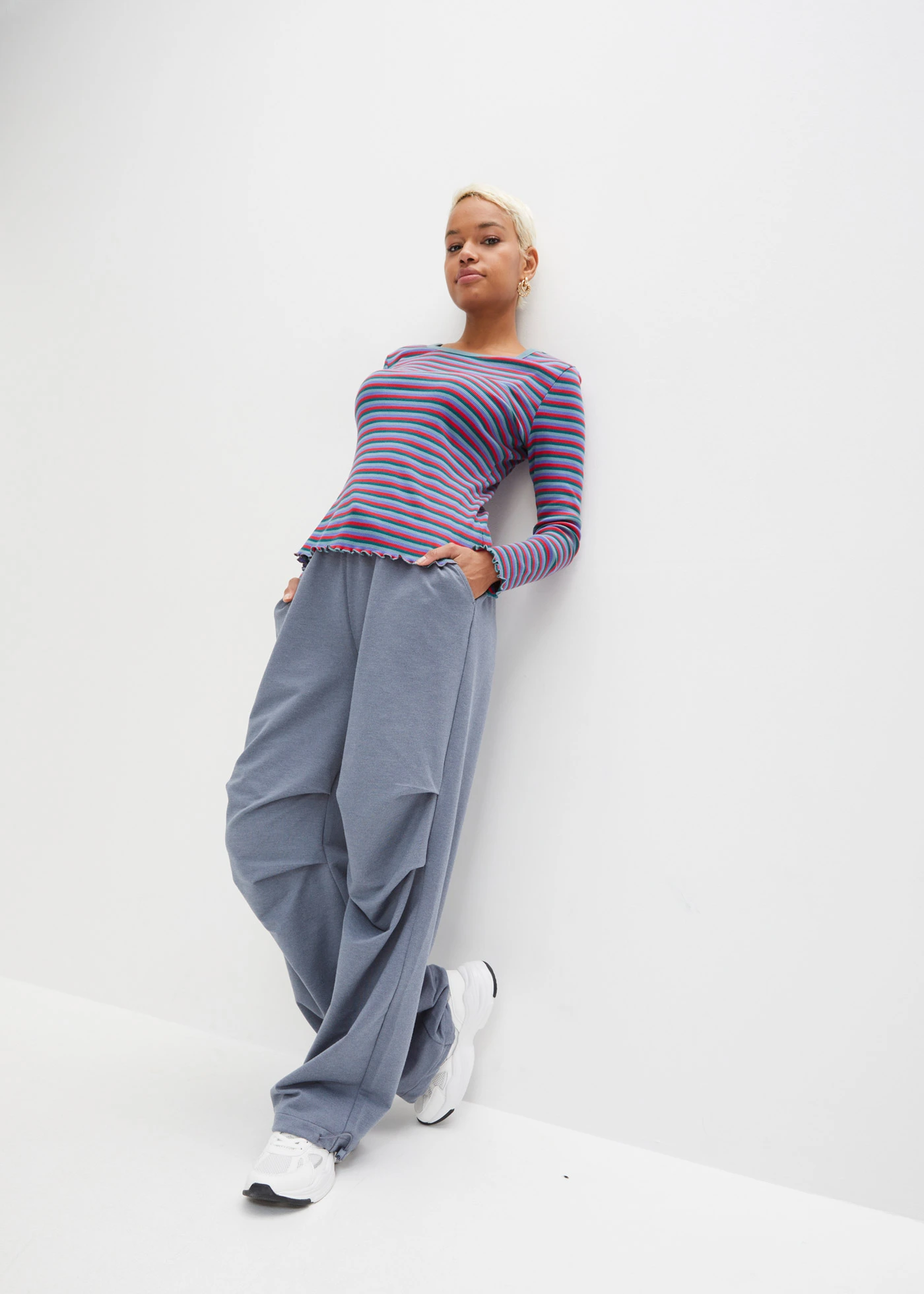 Žebrované proužkované tričko z organické bavlny • petrolejovo-minerálově modro-fialovomodro-rajská červená s proužky • bonprix obchod