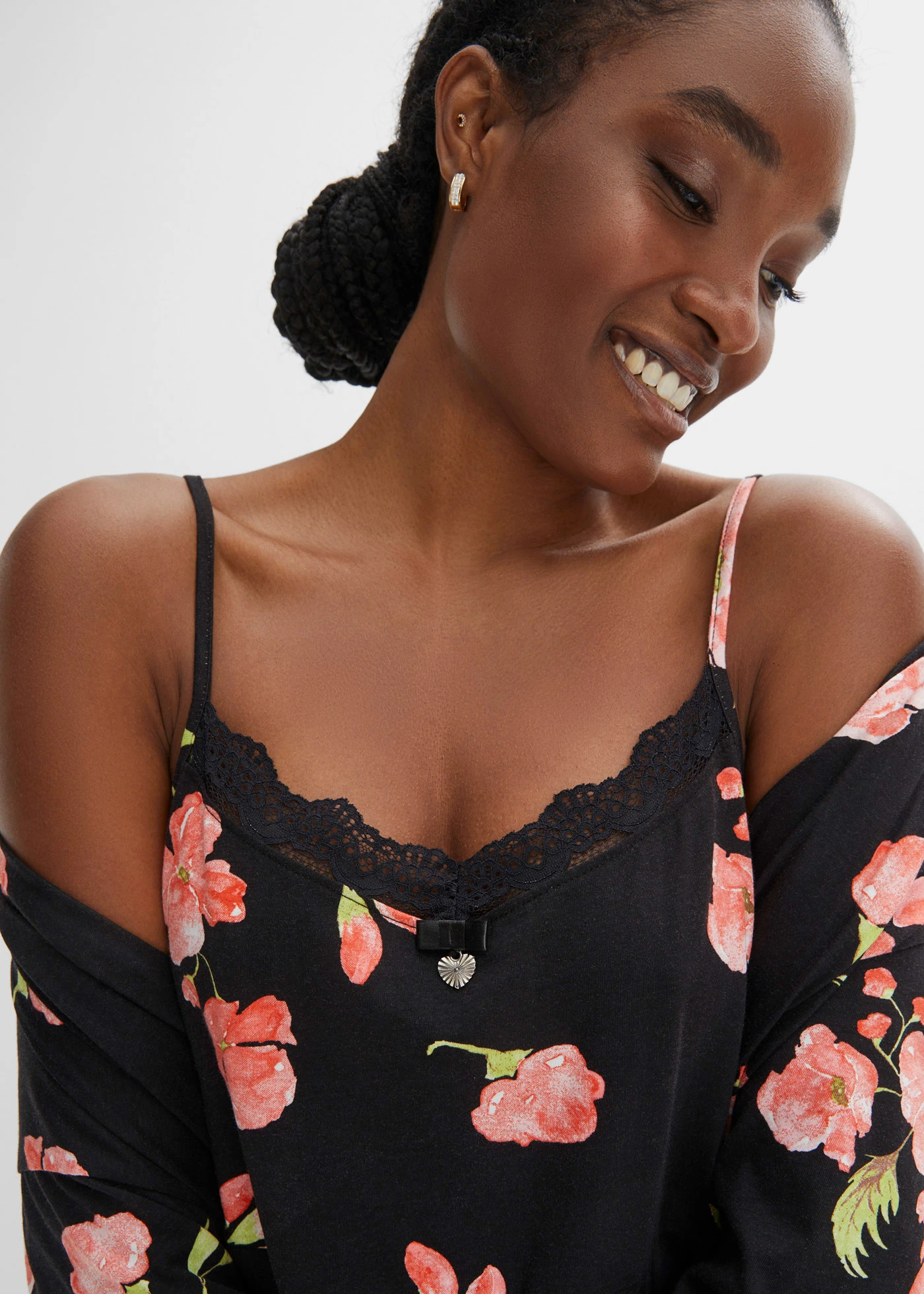 Nuisette longue avec dentelle • noir floral • Boutique bonprix