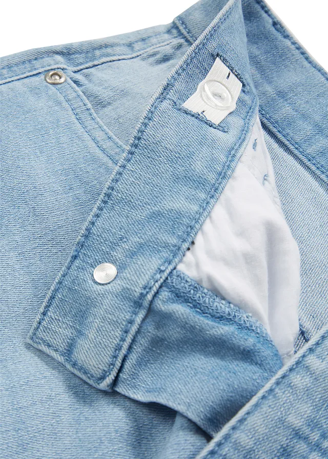 Jean extensible, ample et droit • bleu clair denim • product-page.page-title-suffix