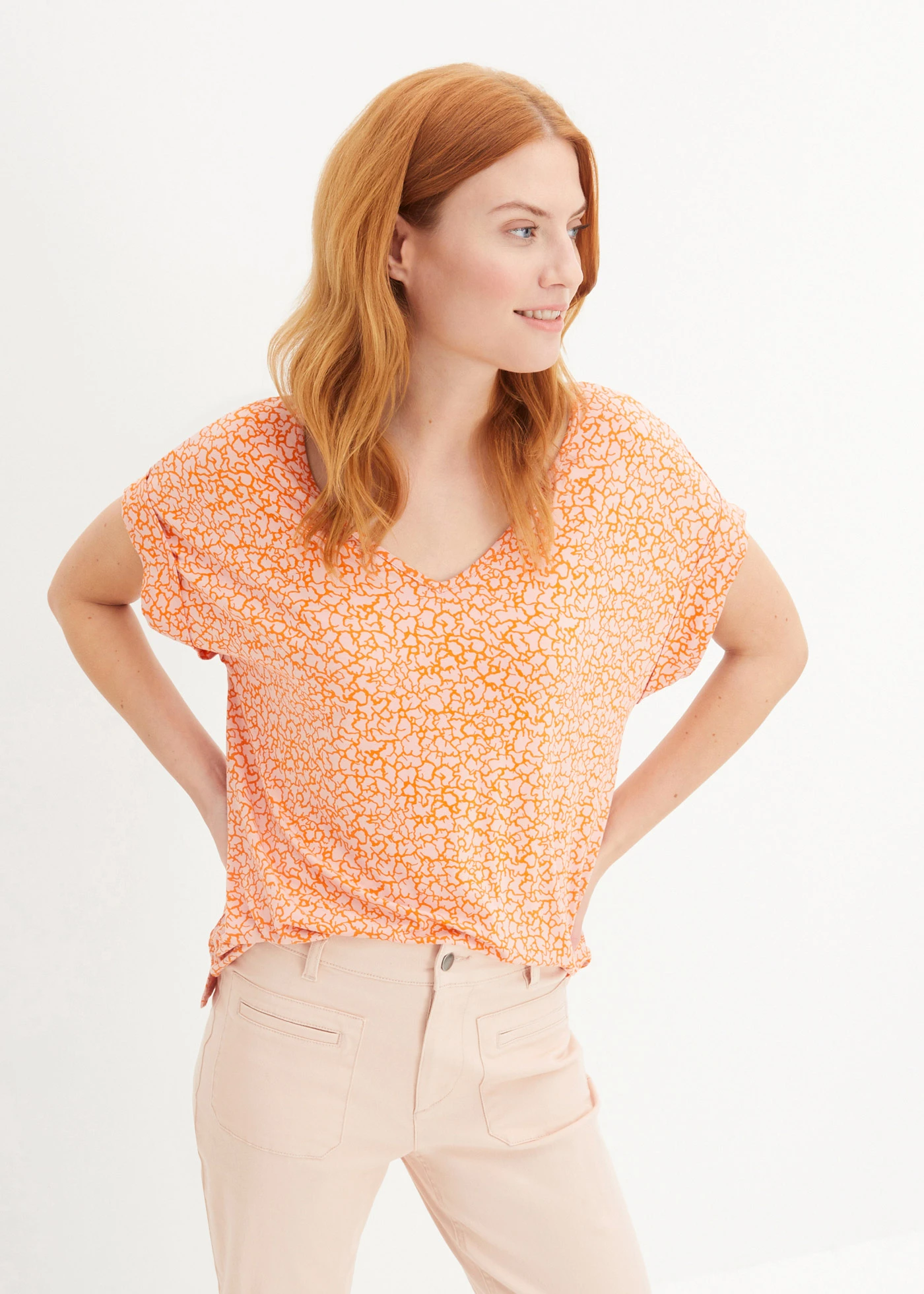 Viscose shirt met V-hals • antiek roze-oranje gedessineerd • bonprix online shop