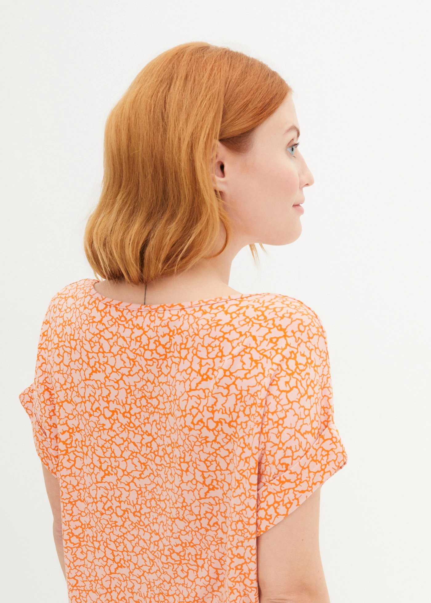 Viscose shirt met V-hals • antiek roze-oranje gedessineerd • bonprix online shop