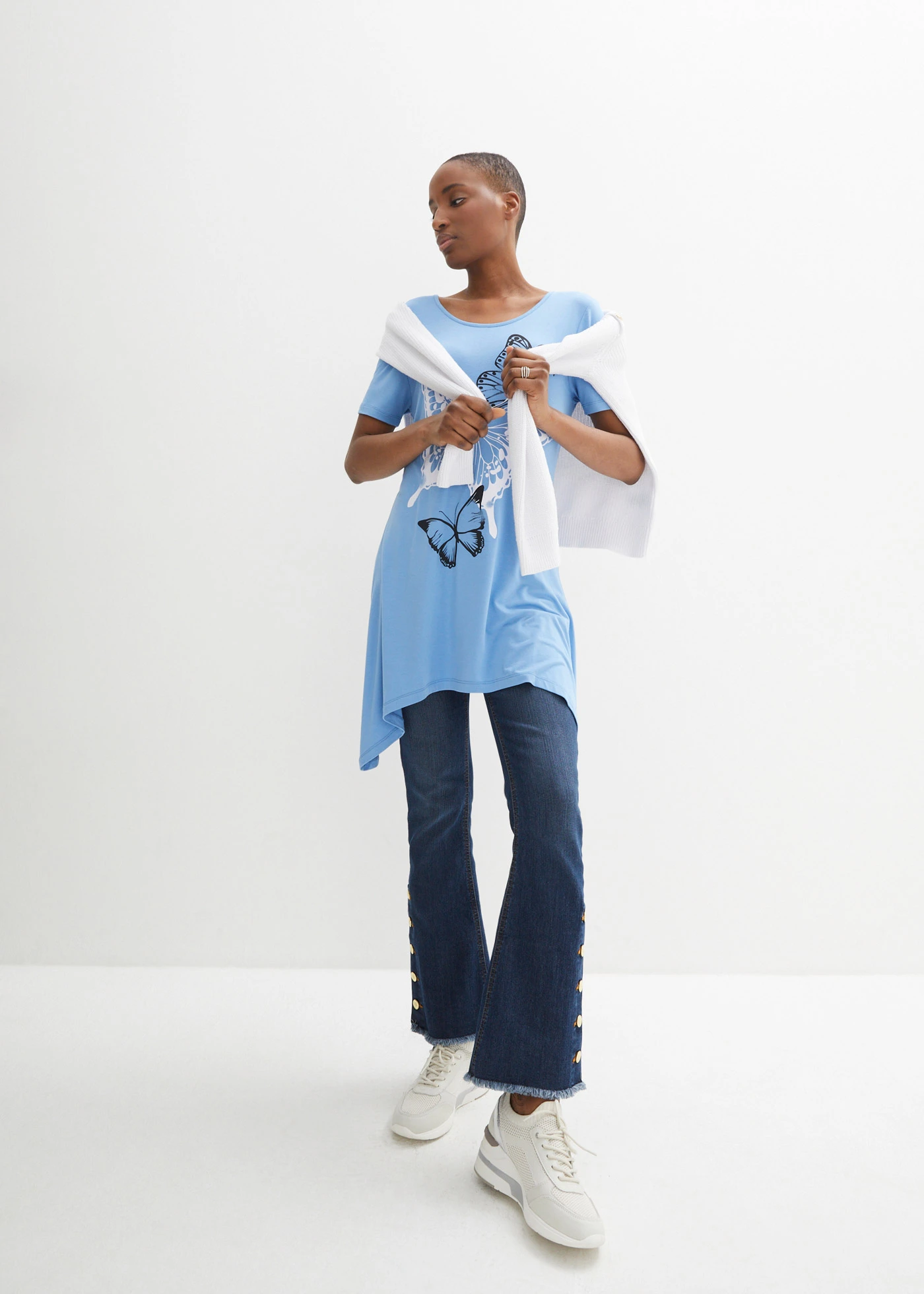 Longshirt met puntige zoom en vlinders • middenblauw/wit/donkerblauw met print • bonprix online shop