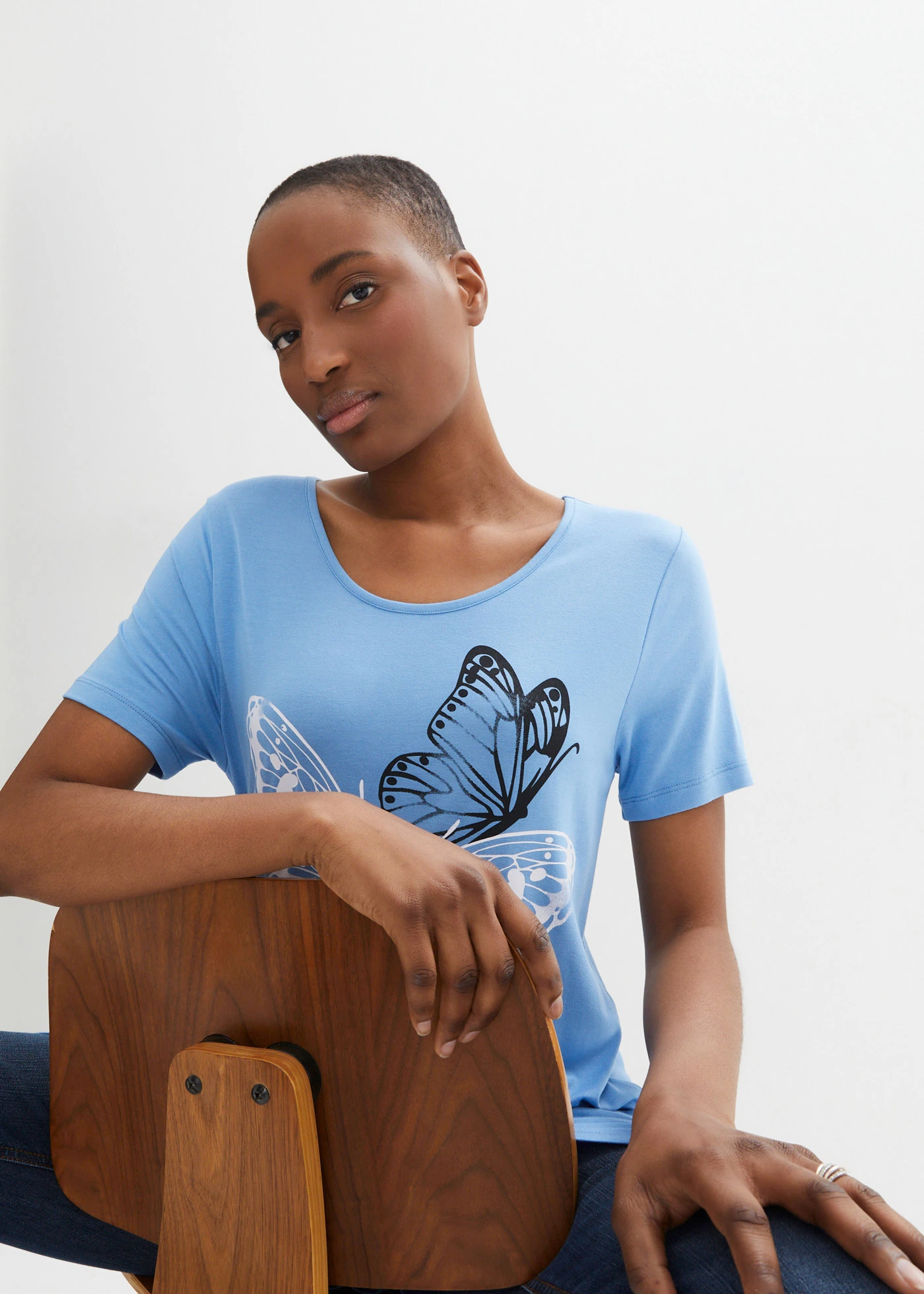 Longshirt met puntige zoom en vlinders • middenblauw/wit/donkerblauw met print • bonprix online shop