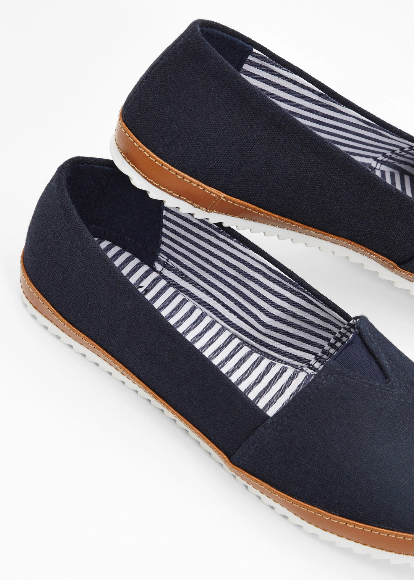 Buty wsuwane z bawełnianego płótna • ciemnoniebieski • sklep bonprix