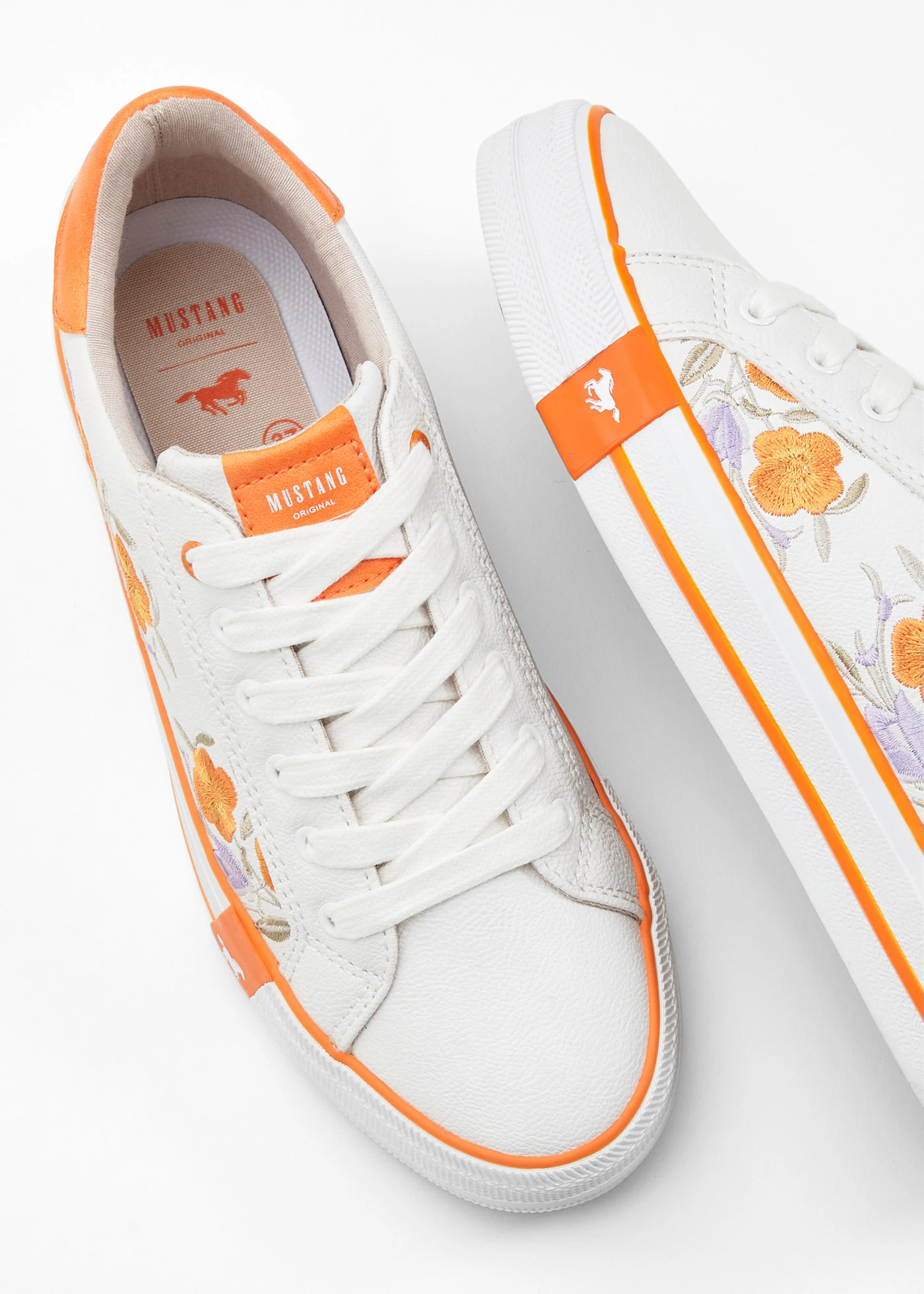Sneakers Mustang à broderies • blanc-orange clair-lavande à fleurs • Boutique bonprix