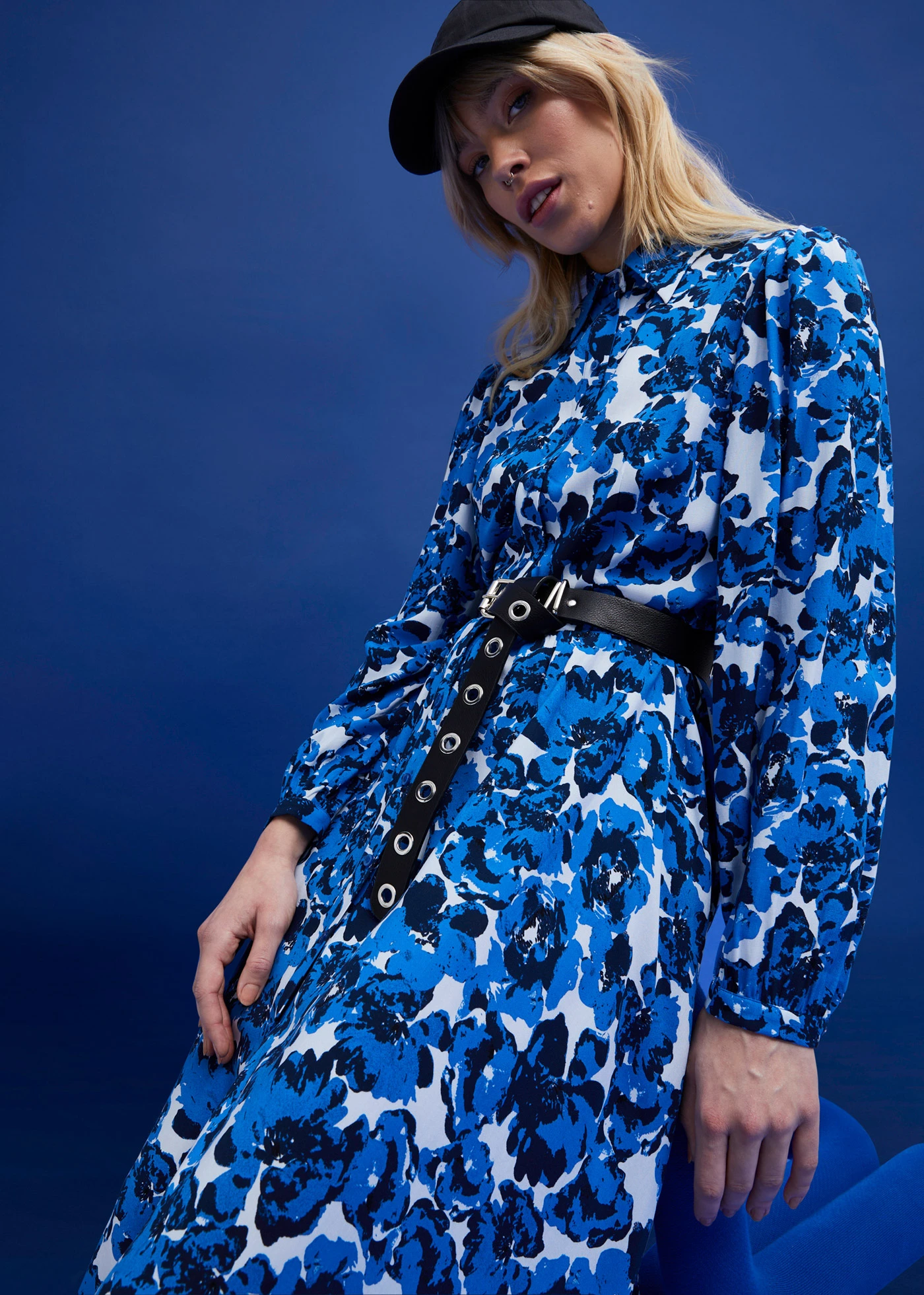 Öv fém karika szegecsekkel • fekete/ezüstszín • bonprix áruház