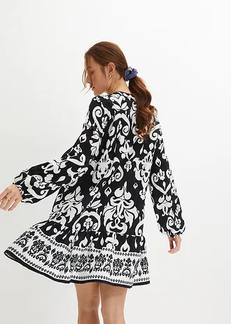Rochie tip tunică din viscoză fluidă • negru-alb, imprimeu grafic • magazin bonprix