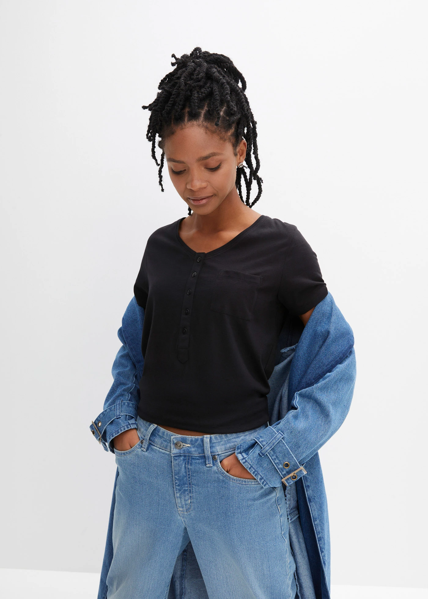 Tricou cu bandă de nasturi • negru • magazin bonprix