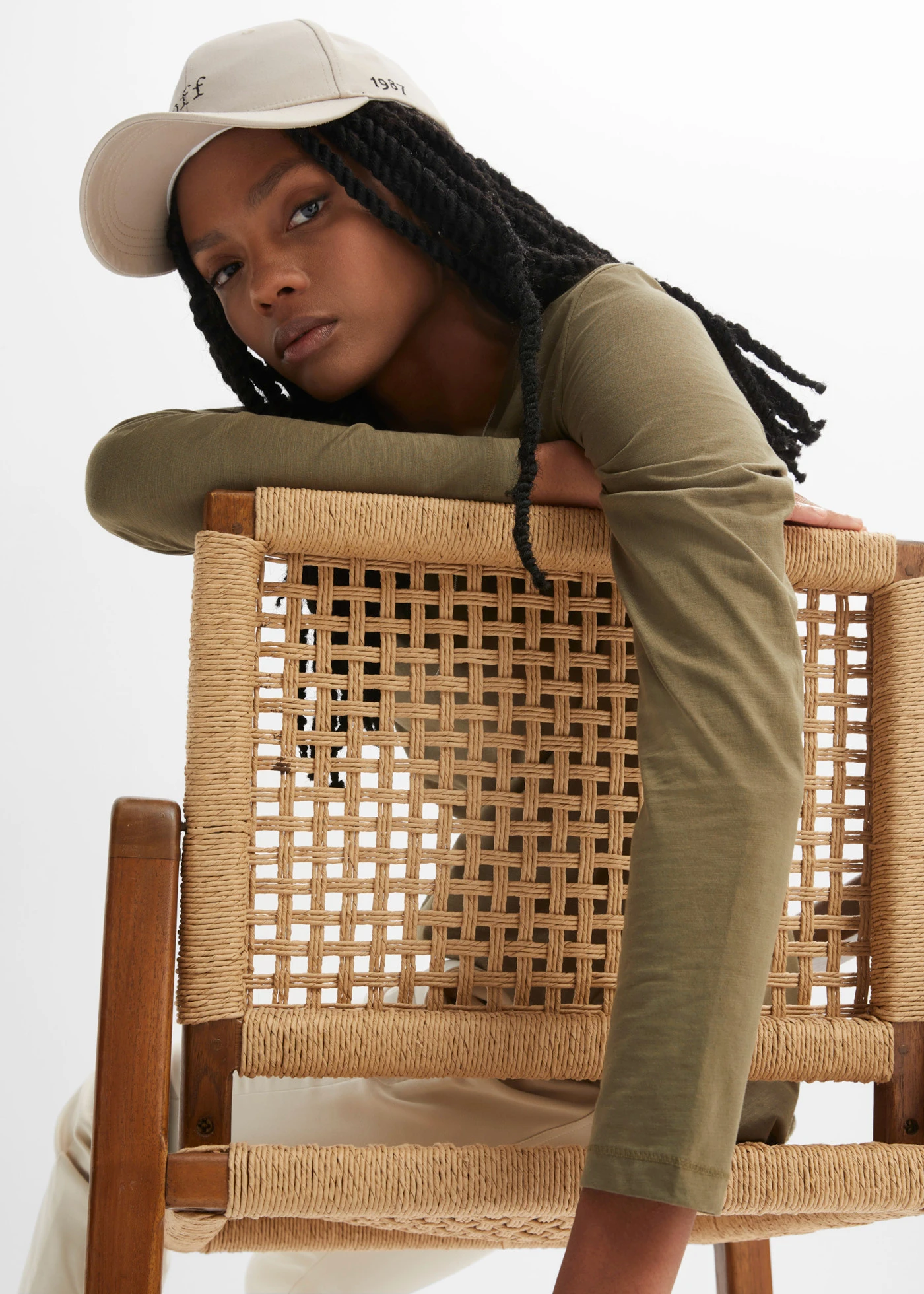 T-shirt manches en léger jersey flammé • olive • Boutique bonprix