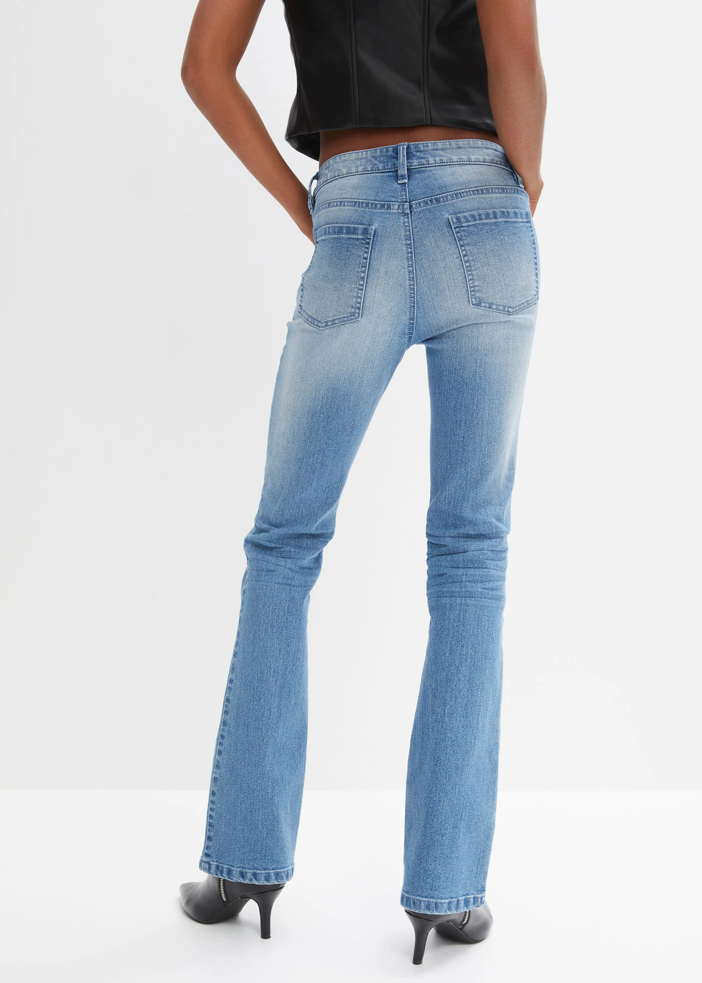 Flared stretch jeans, mid waist • lichtblauw denim • bonprix online shop