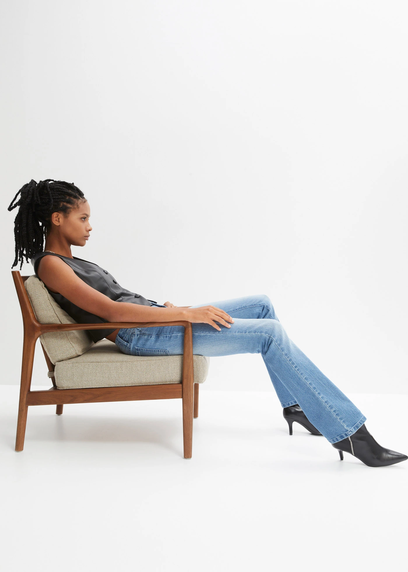 Flared stretch jeans, mid waist • lichtblauw denim • bonprix online shop