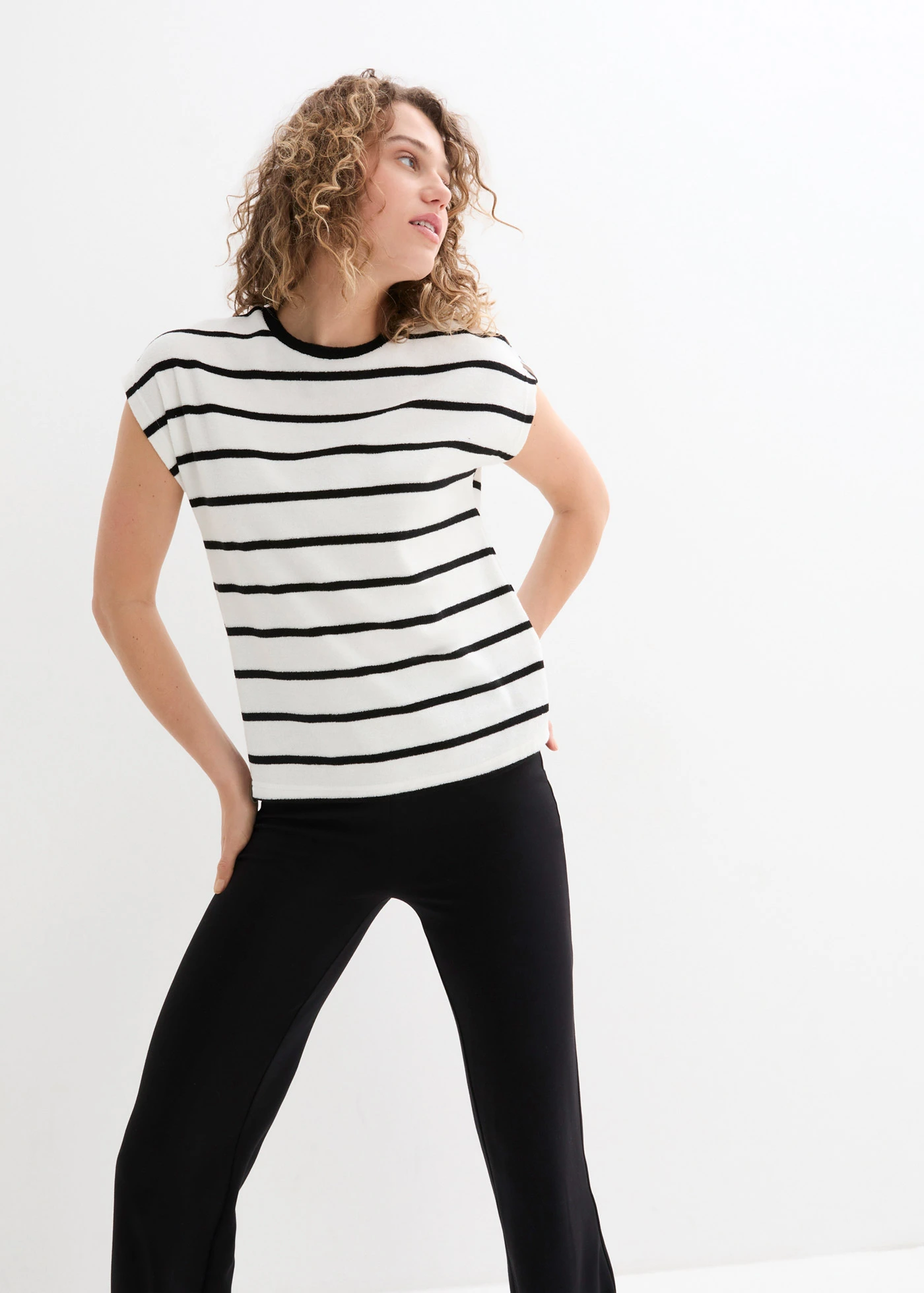 Frotté shirt met strepen, korte mouw • wolwit/zwart gestreept • bonprix online shop