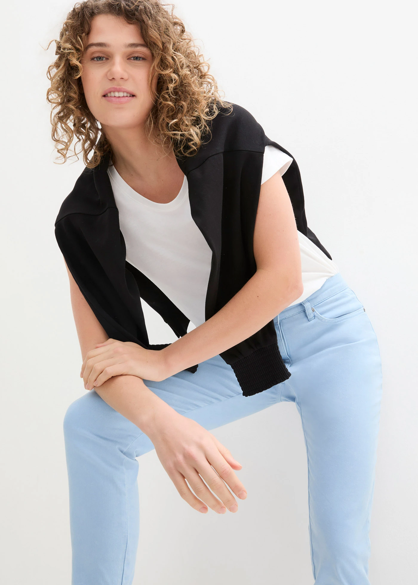 Zkrácené keprové kalhoty ve vzhledu Used • světle modrá • bonprix obchod