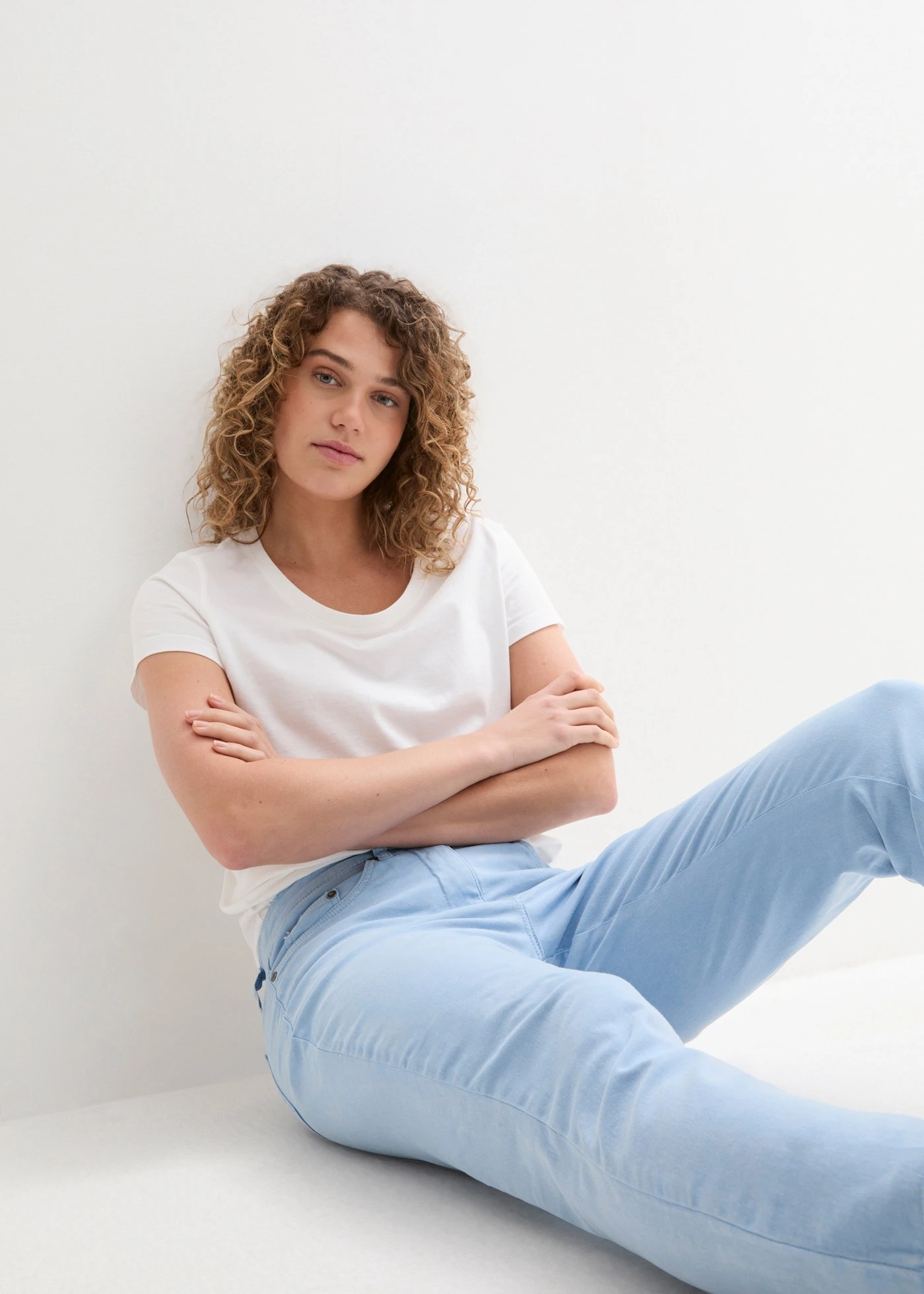 Zkrácené keprové kalhoty ve vzhledu Used • světle modrá • bonprix obchod