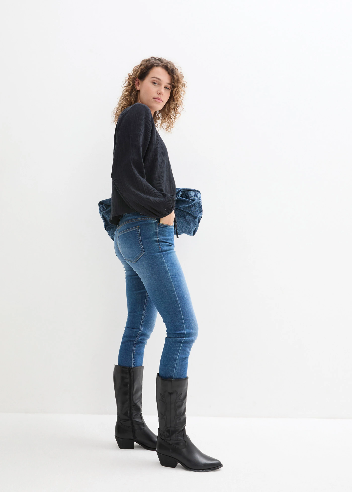 Bolerou din muselină • negru • magazin bonprix