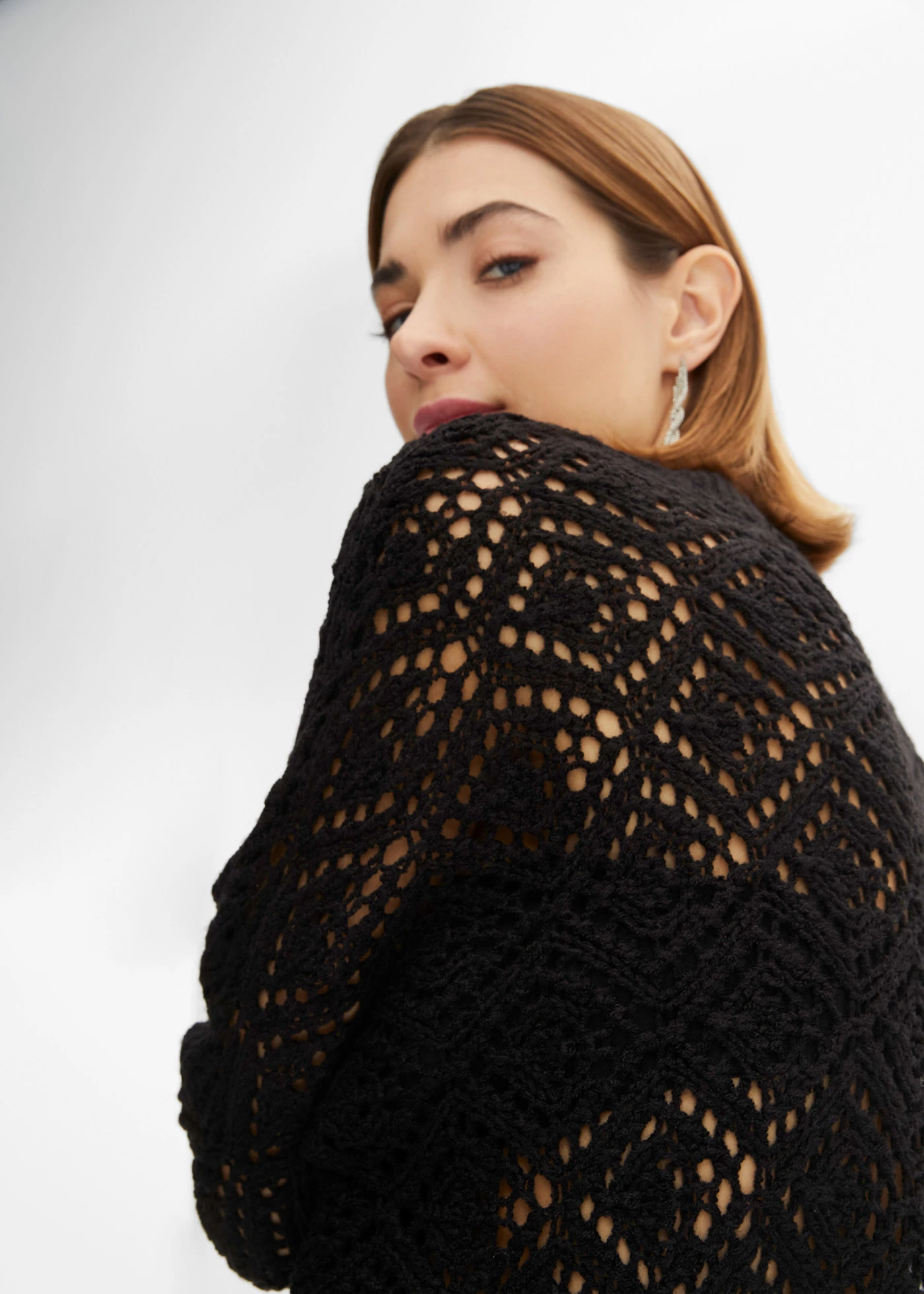 Sweter ażurowy bez zapięcia • czarny • sklep bonprix