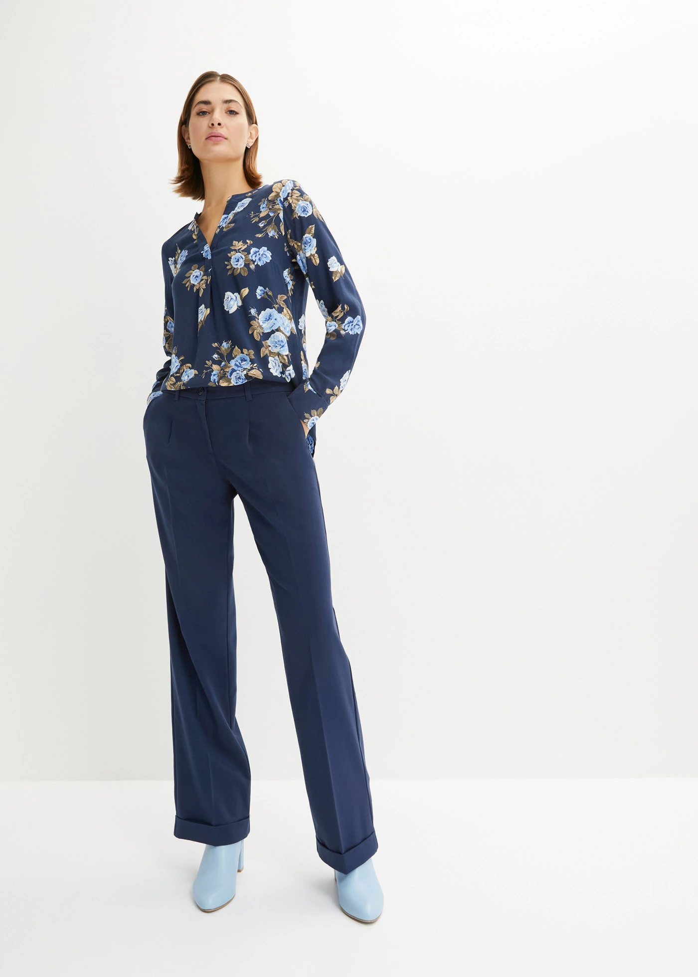 Tunică-bluză • bleumarin/albastru floral • magazin bonprix