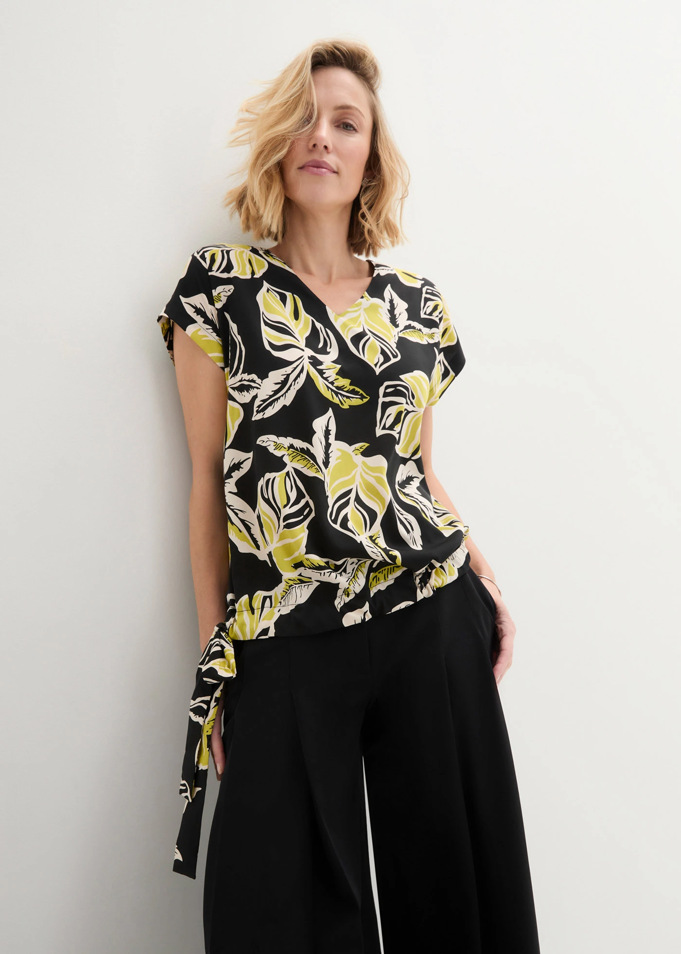 Tuniek met tunnelkoord • zwart/groen gedessineerd • bonprix online shop