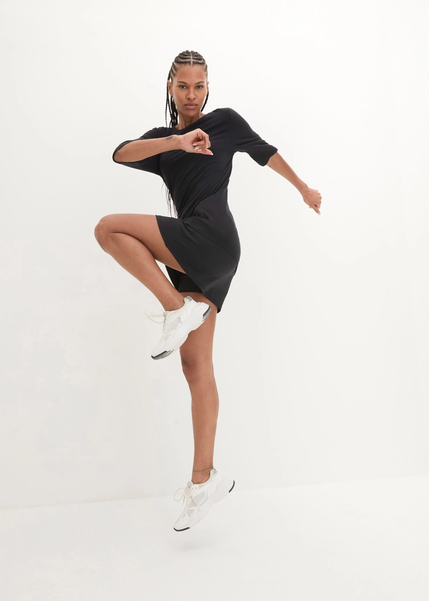 Hosszú sport póló hasítékkal, gyorsan szárad • fekete • bonprix áruház