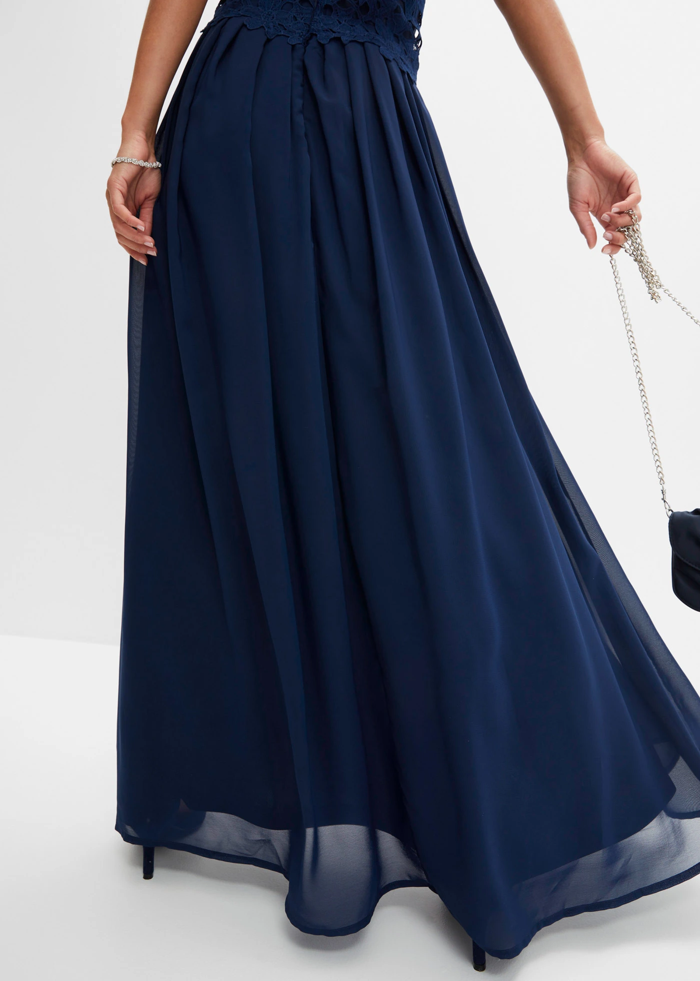 Dlouhé šaty s krajkou • tmavě modrá • bonprix obchod