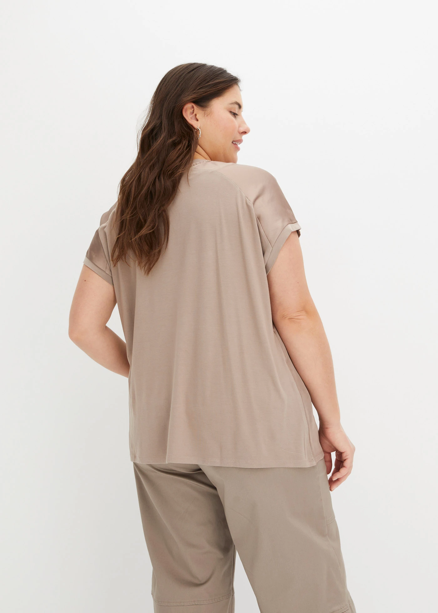 Shirt in een viscosemix • taupe plus size • bonprix online shop