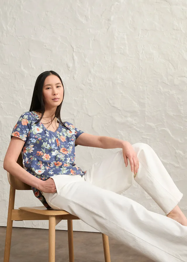 T-shirt en coton avec imprimé, manches courtes • indigo à fleurs • product-page.page-title-suffix