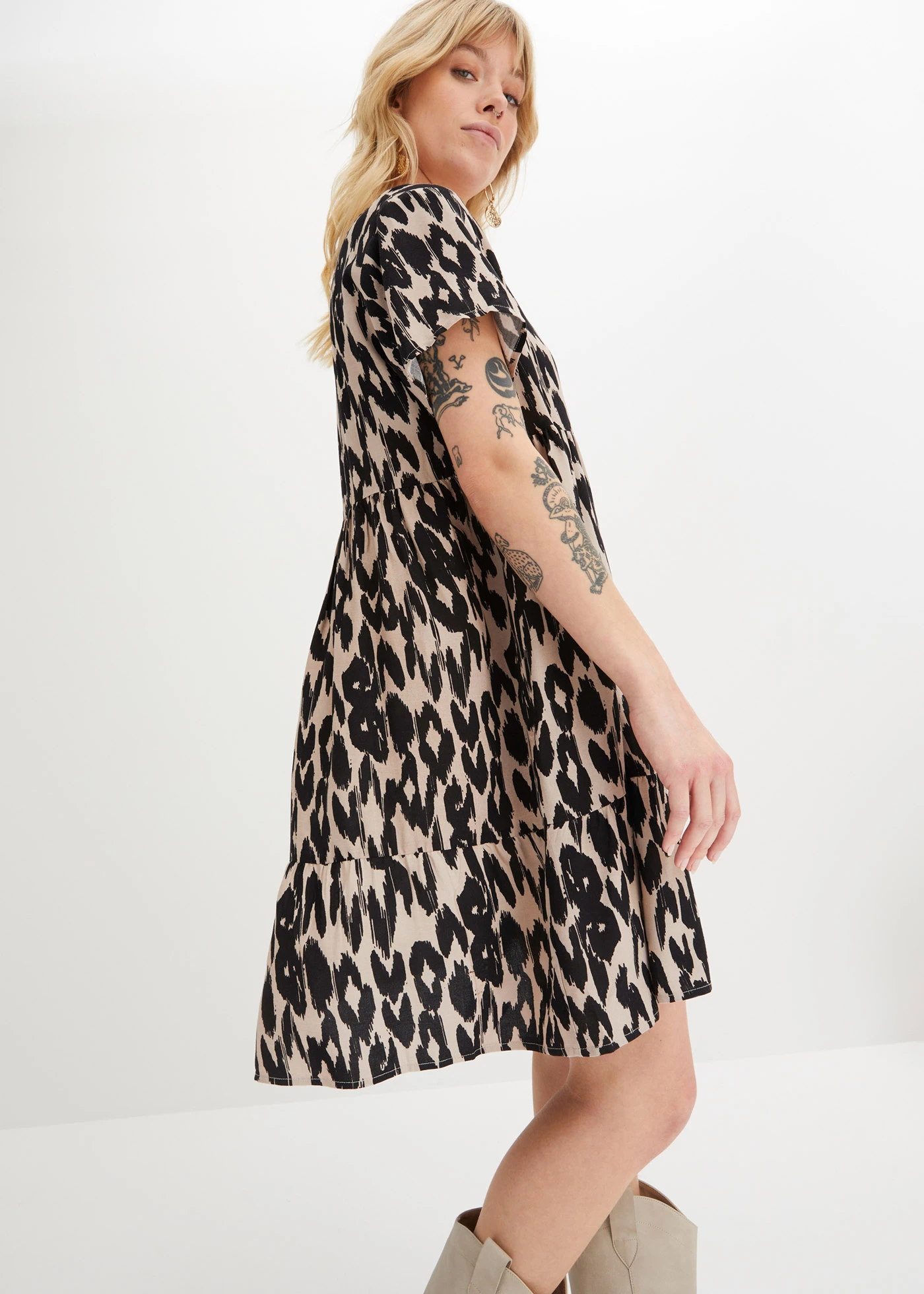 Rochie tip tunică din viscoză fluidă • negru/bej • magazin bonprix