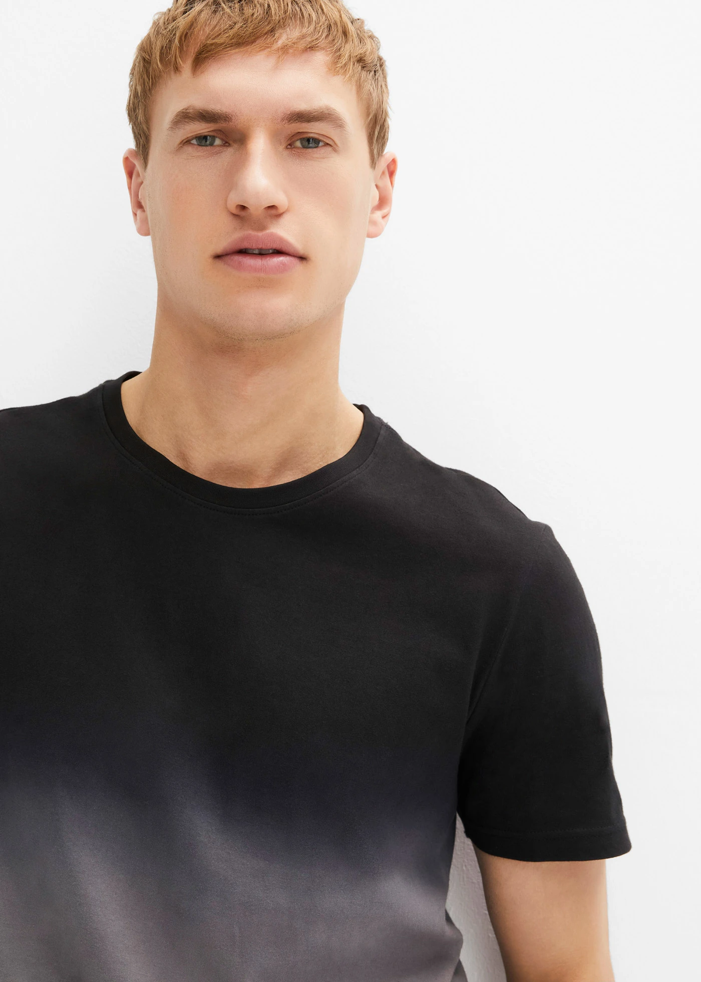 T-shirt et bermuda sweat (ens. 2 pces) • noir/gris fumée • Boutique bonprix