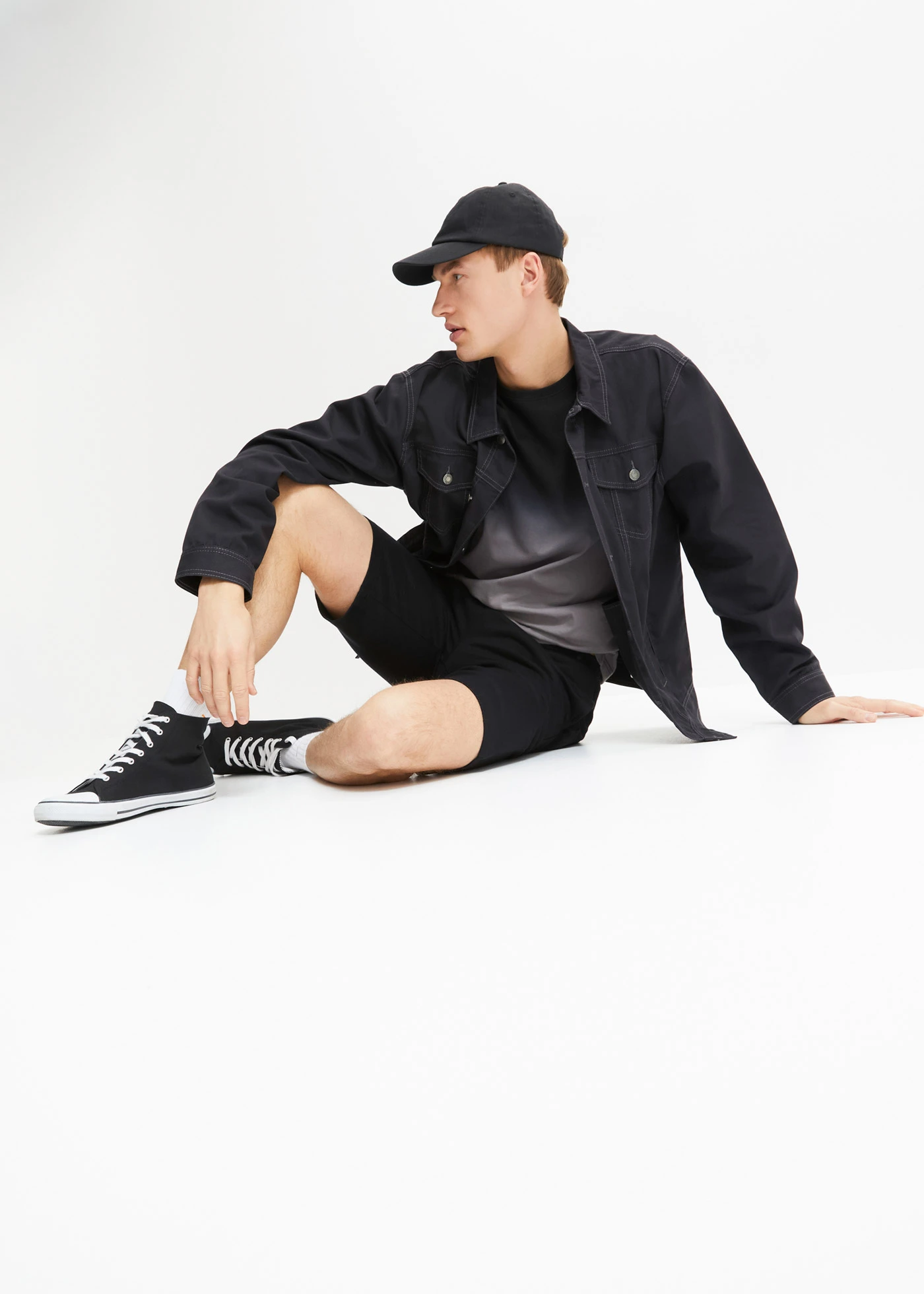 T-shirt et bermuda sweat (ens. 2 pces) • noir/gris fumée • Boutique bonprix