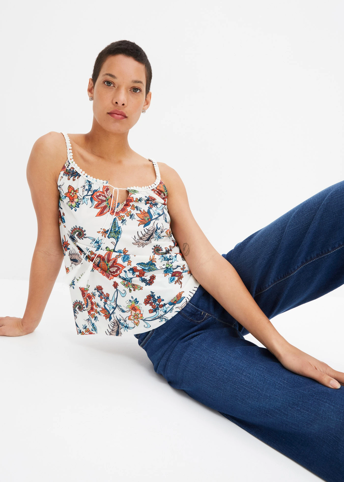 Top met spaghettibandjes • wolwit gebloemd • bonprix online shop