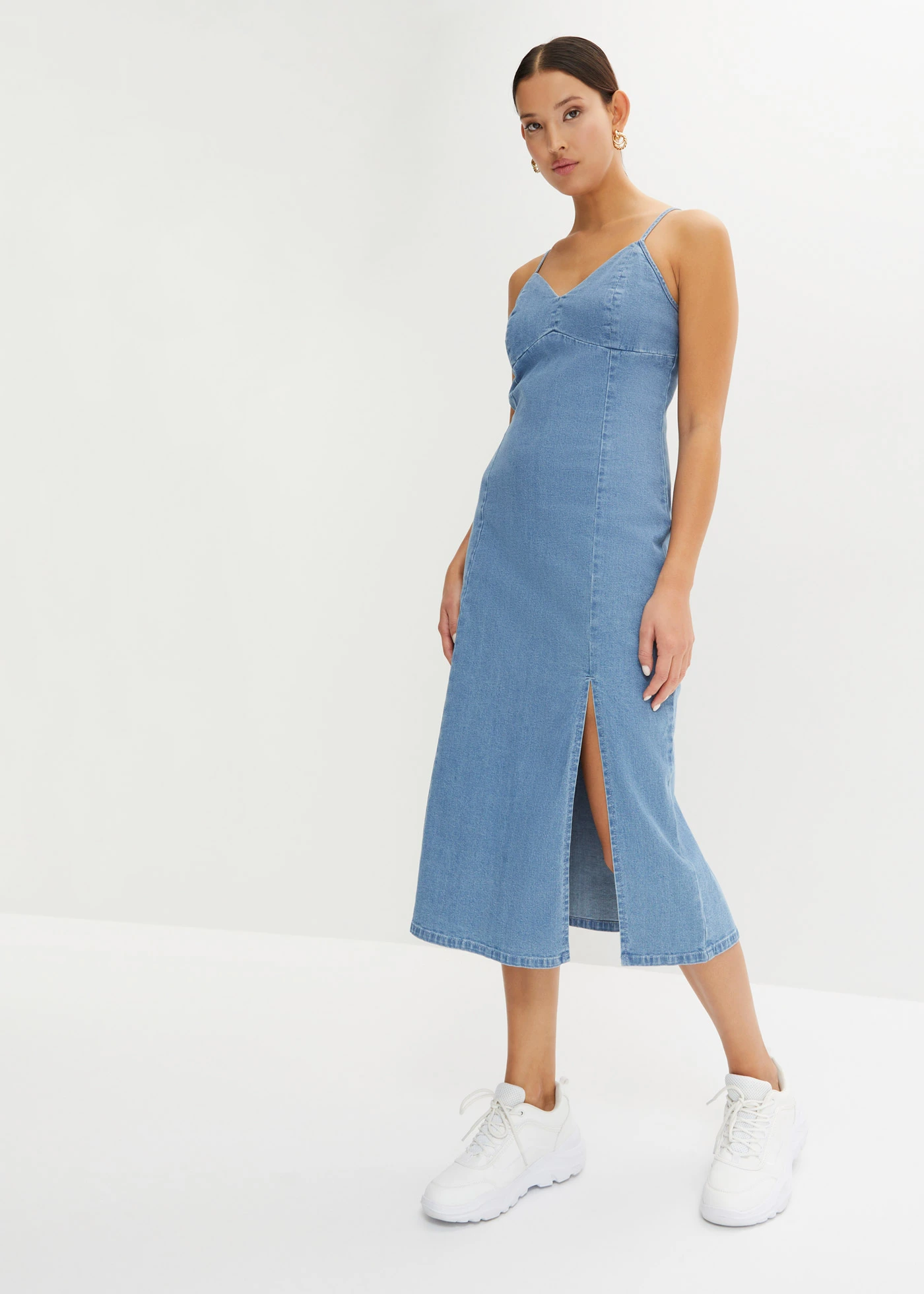 Sukienka jeansowa z rozcięciem • jasnoniebieski denim • sklep bonprix